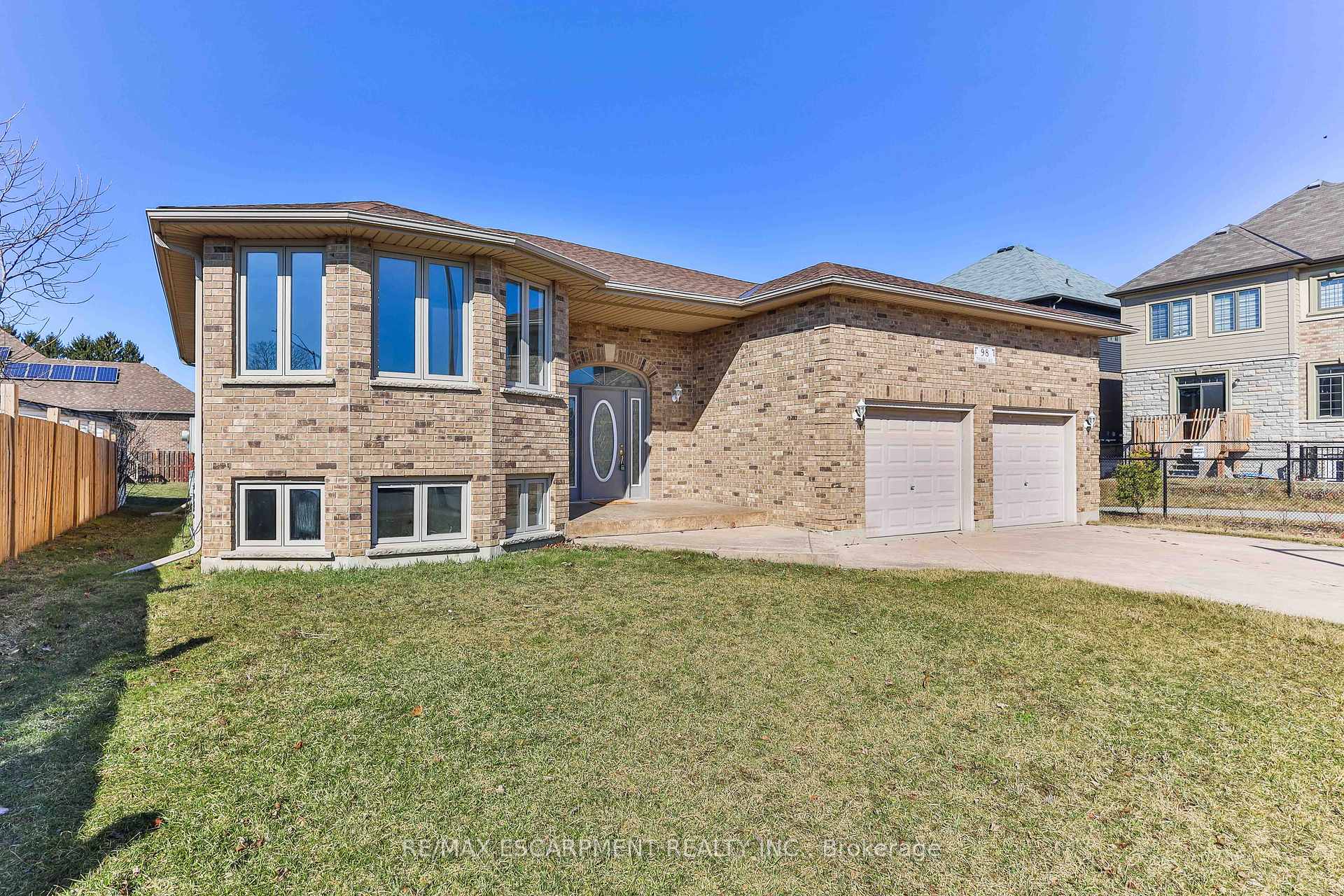 Photo 3 of 98 Thomas Avenue, Brantford, Echo Place — HOMEH