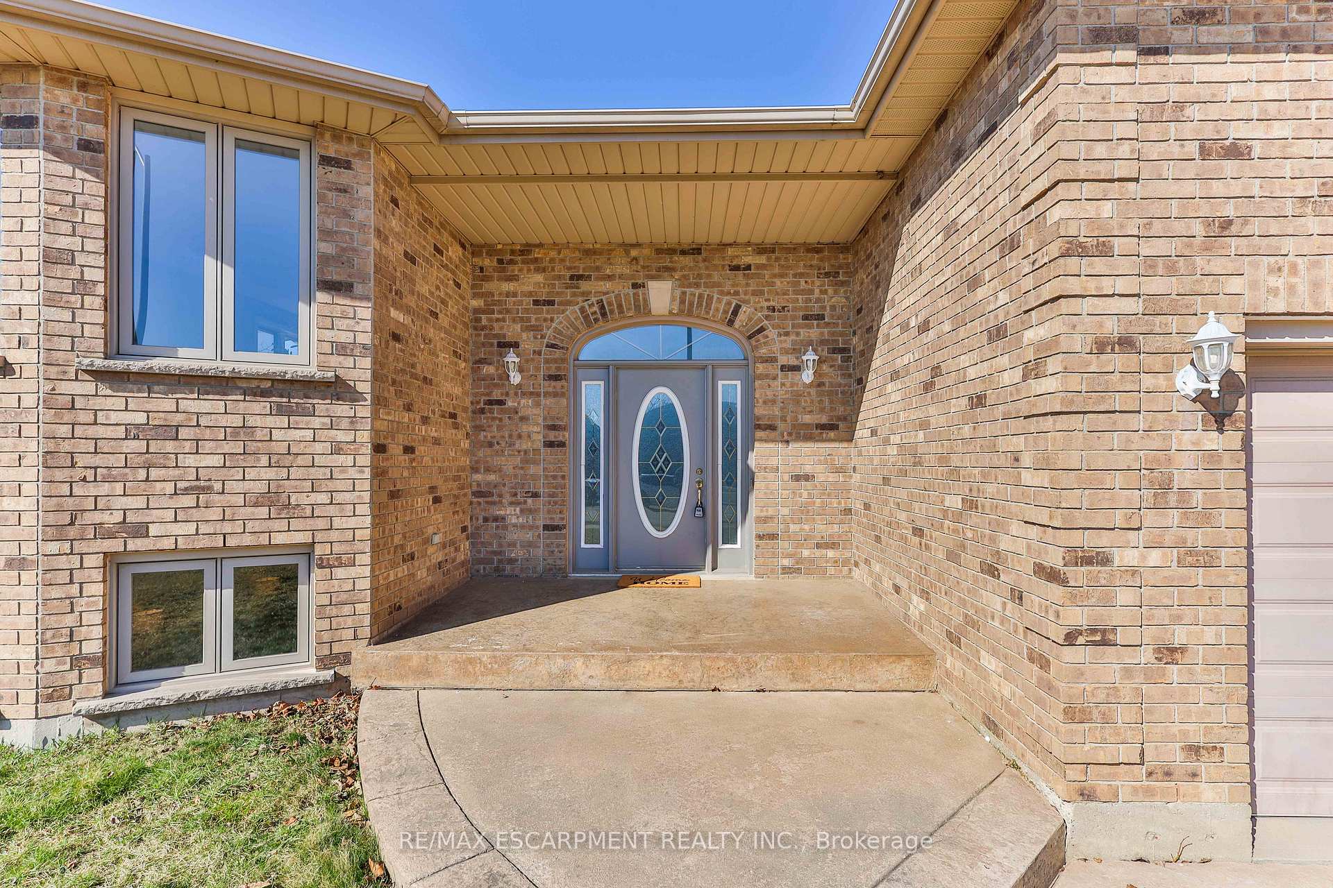 Photo 4 of 98 Thomas Avenue, Brantford, Echo Place — HOMEH
