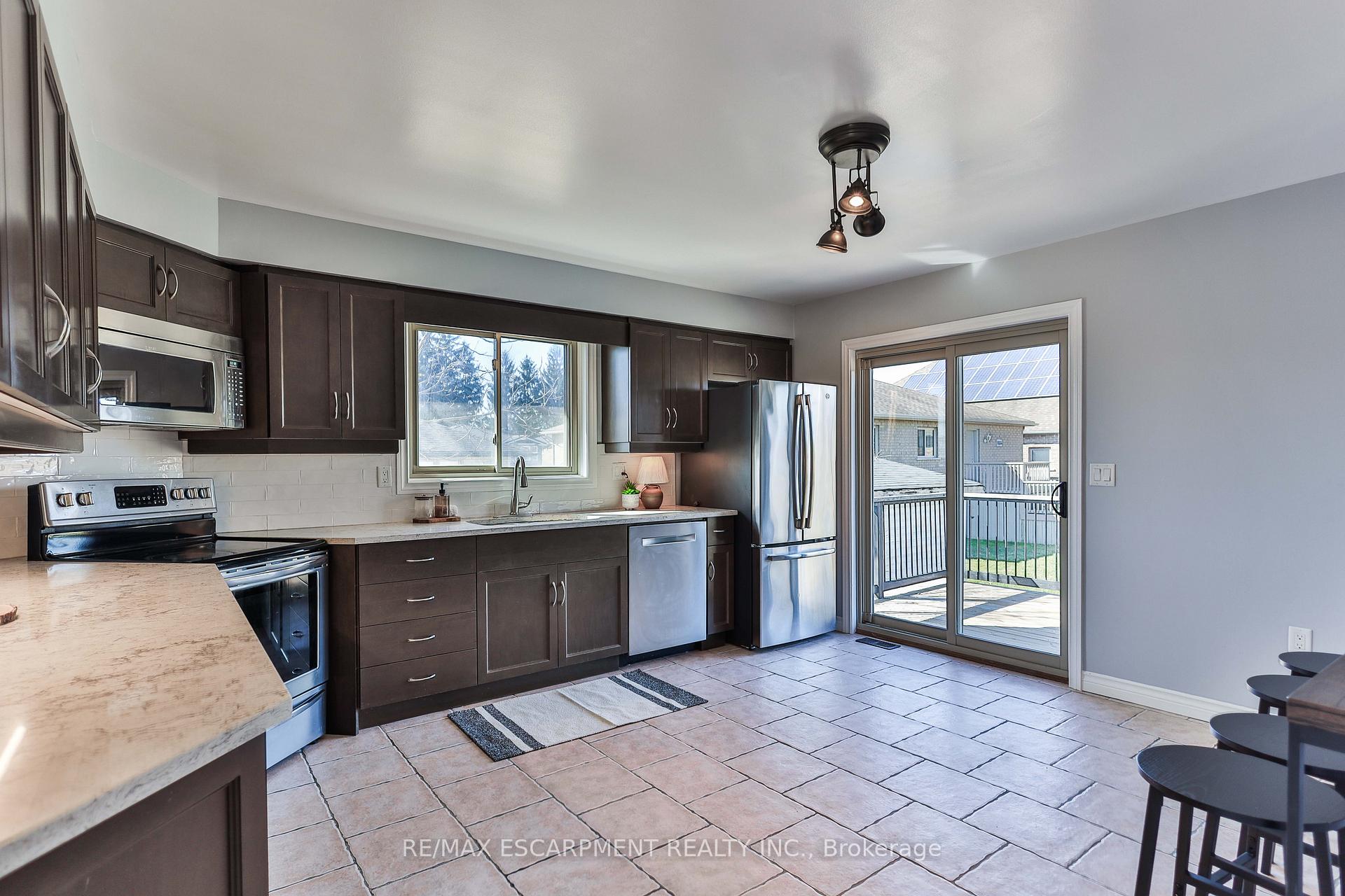 Photo 18 of 98 Thomas Avenue, Brantford, Echo Place — HOMEH