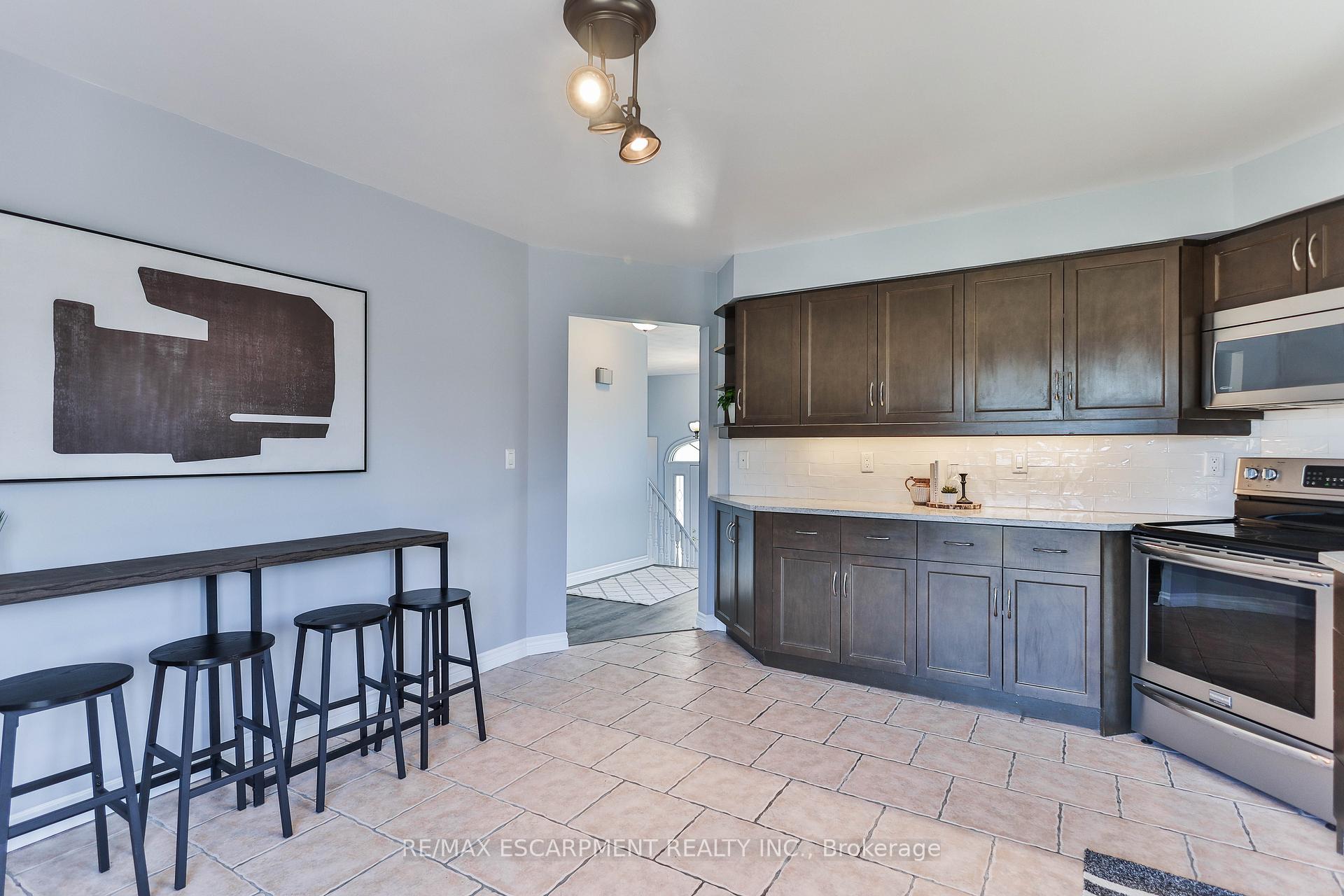 Photo 20 of 98 Thomas Avenue, Brantford, Echo Place — HOMEH