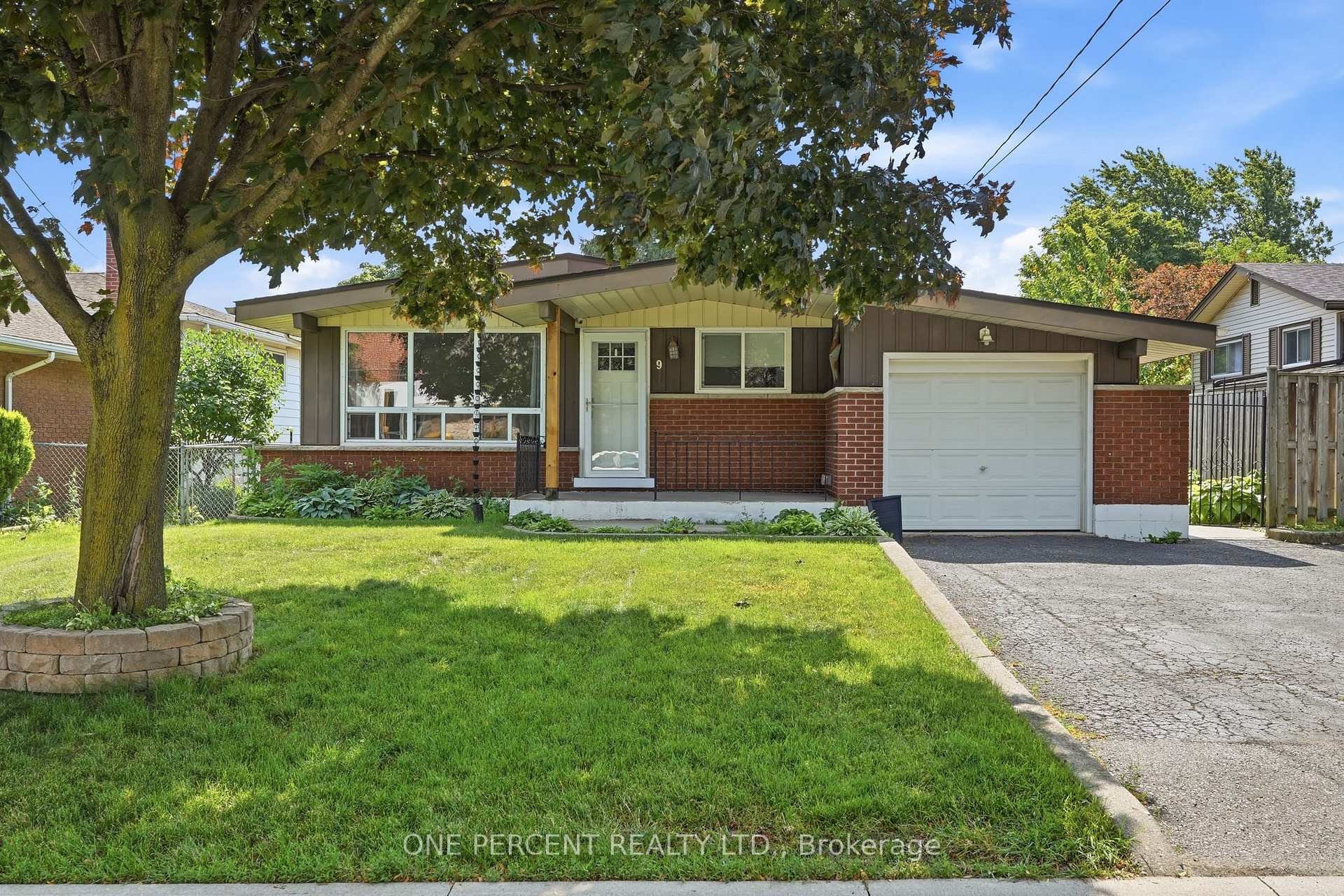Photo 4 of 9 Bishopsgate Avenue, Hamilton, Thorner — HOMEH