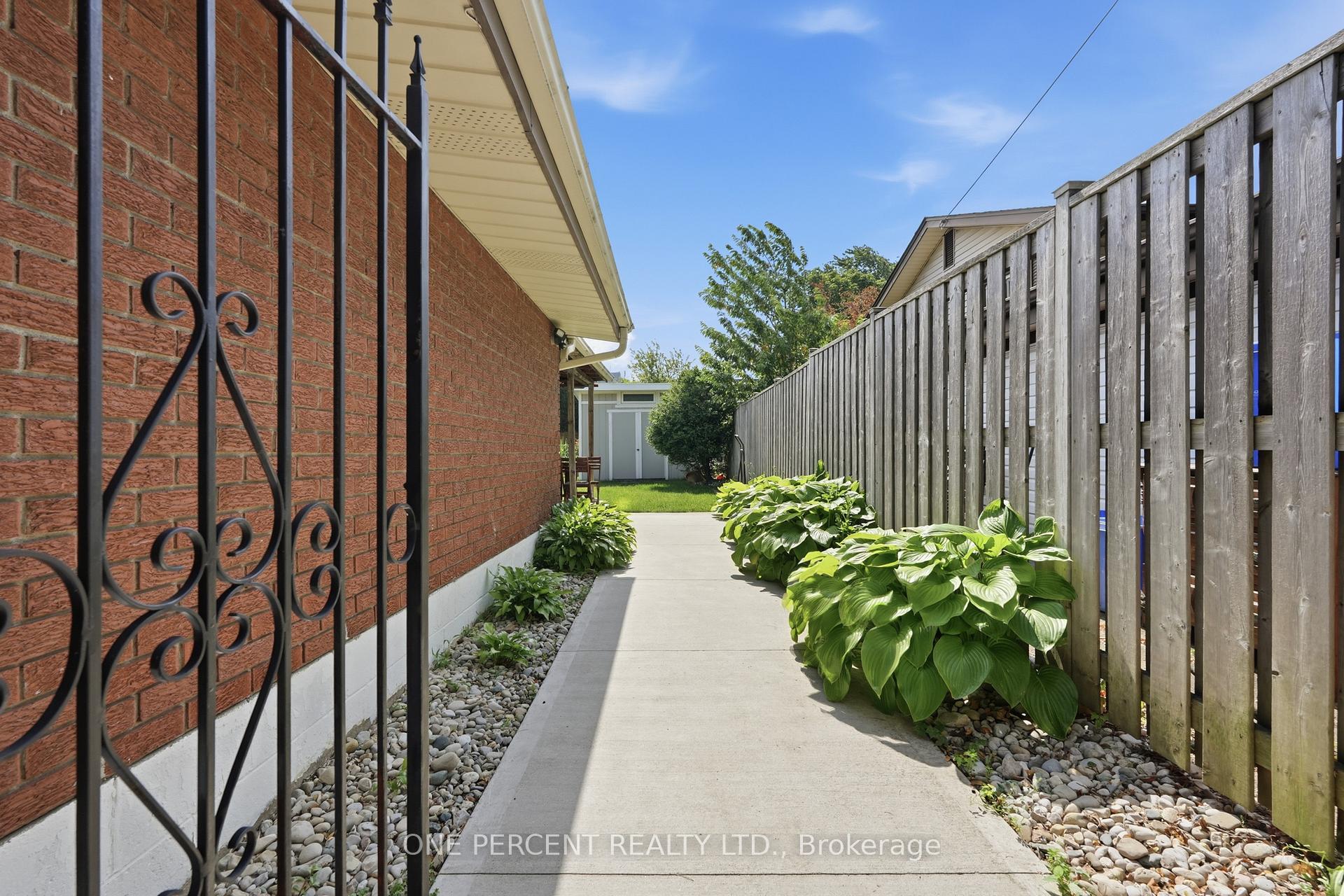 Photo 23 of 9 Bishopsgate Avenue, Hamilton, Thorner — HOMEH