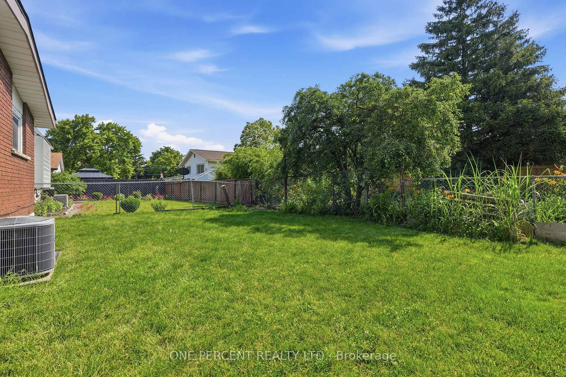 Photo 35 of 9 Bishopsgate Avenue, Hamilton, Thorner — HOMEH