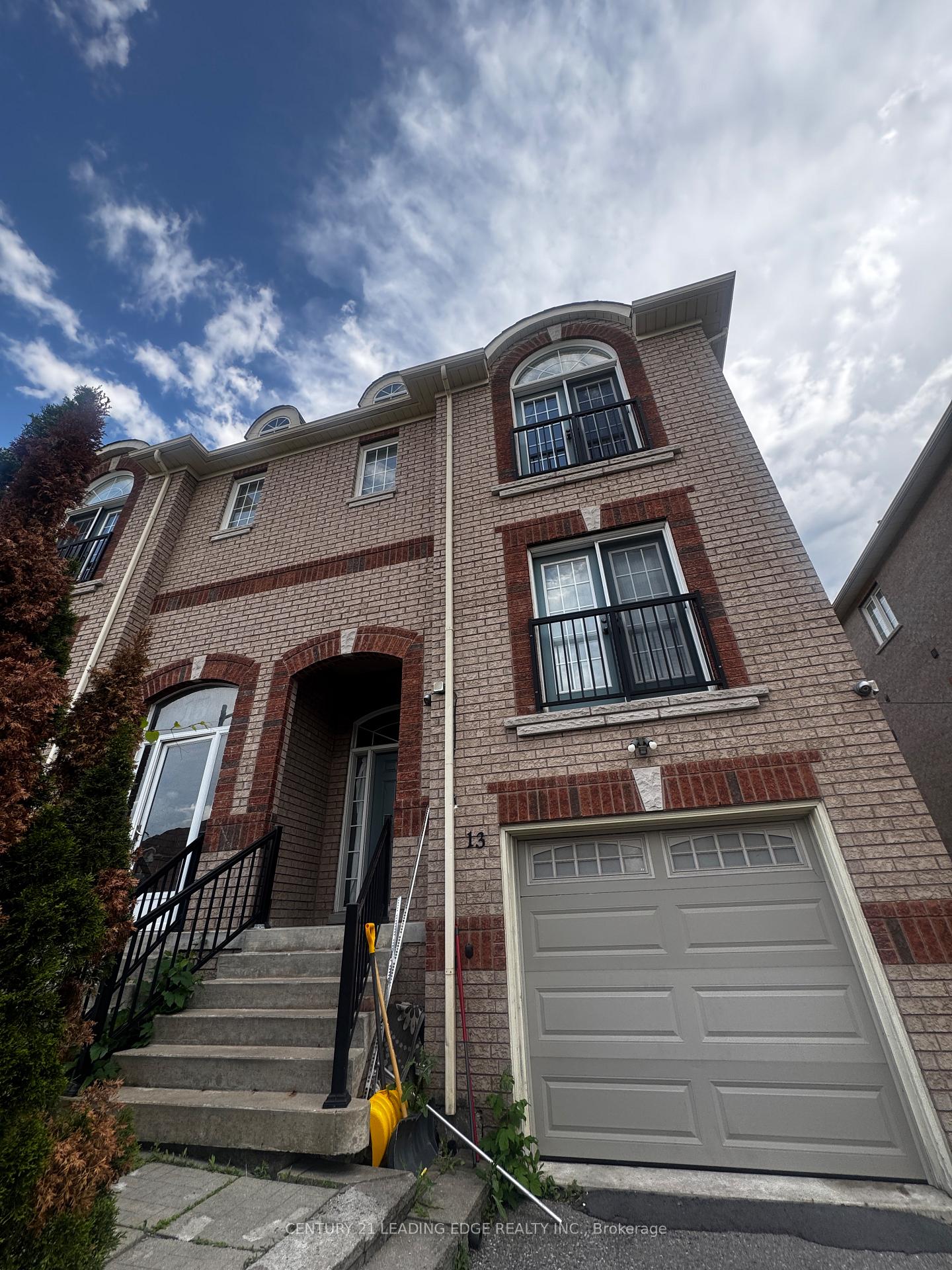 Photo 2 of Unit Upper, 13 Prince William Drive, Markham, Village Green-South Unionville — HOMEH