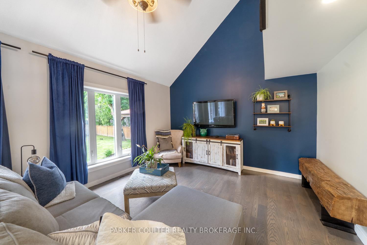 Photo 5 of 2228 Margs Lane, Innisfil, Alcona — HOMEH
