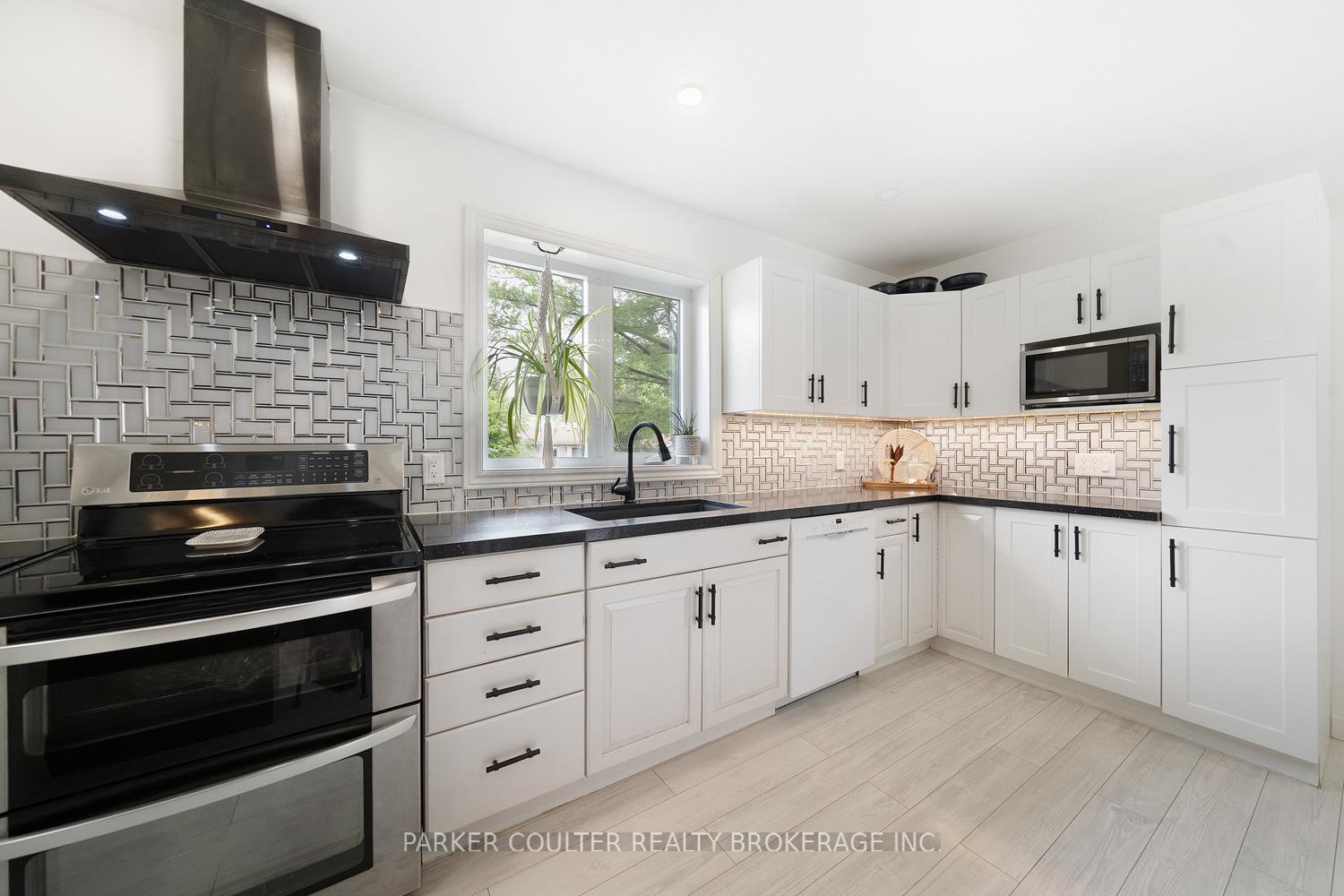 Photo 13 of 2228 Margs Lane, Innisfil, Alcona — HOMEH