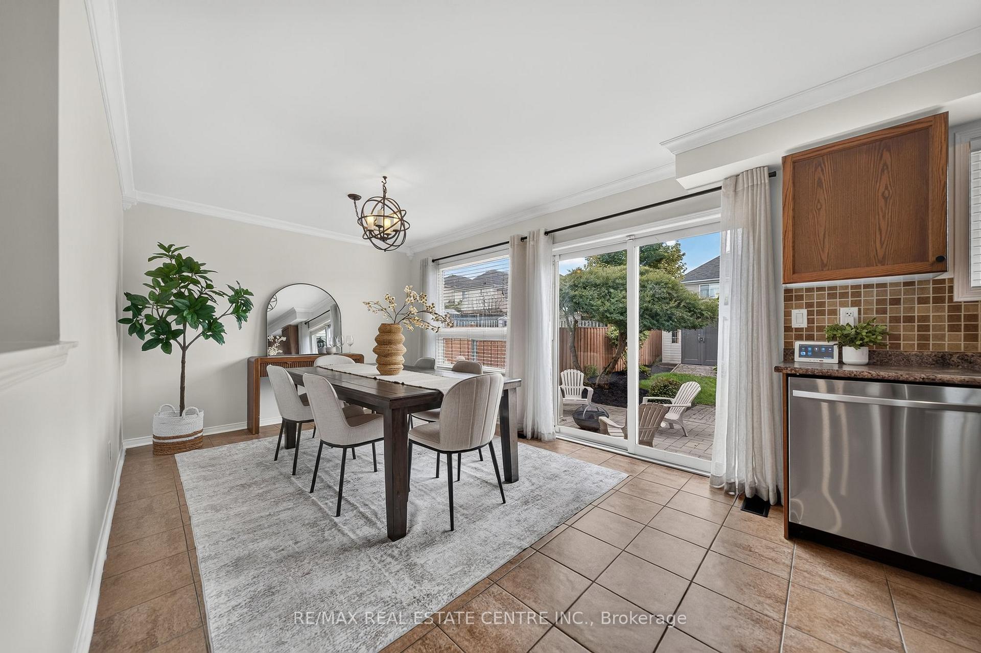 Photo 12 of 59 Yeaman Drive, Cambridge, Christopher-Champlain — HOMEH