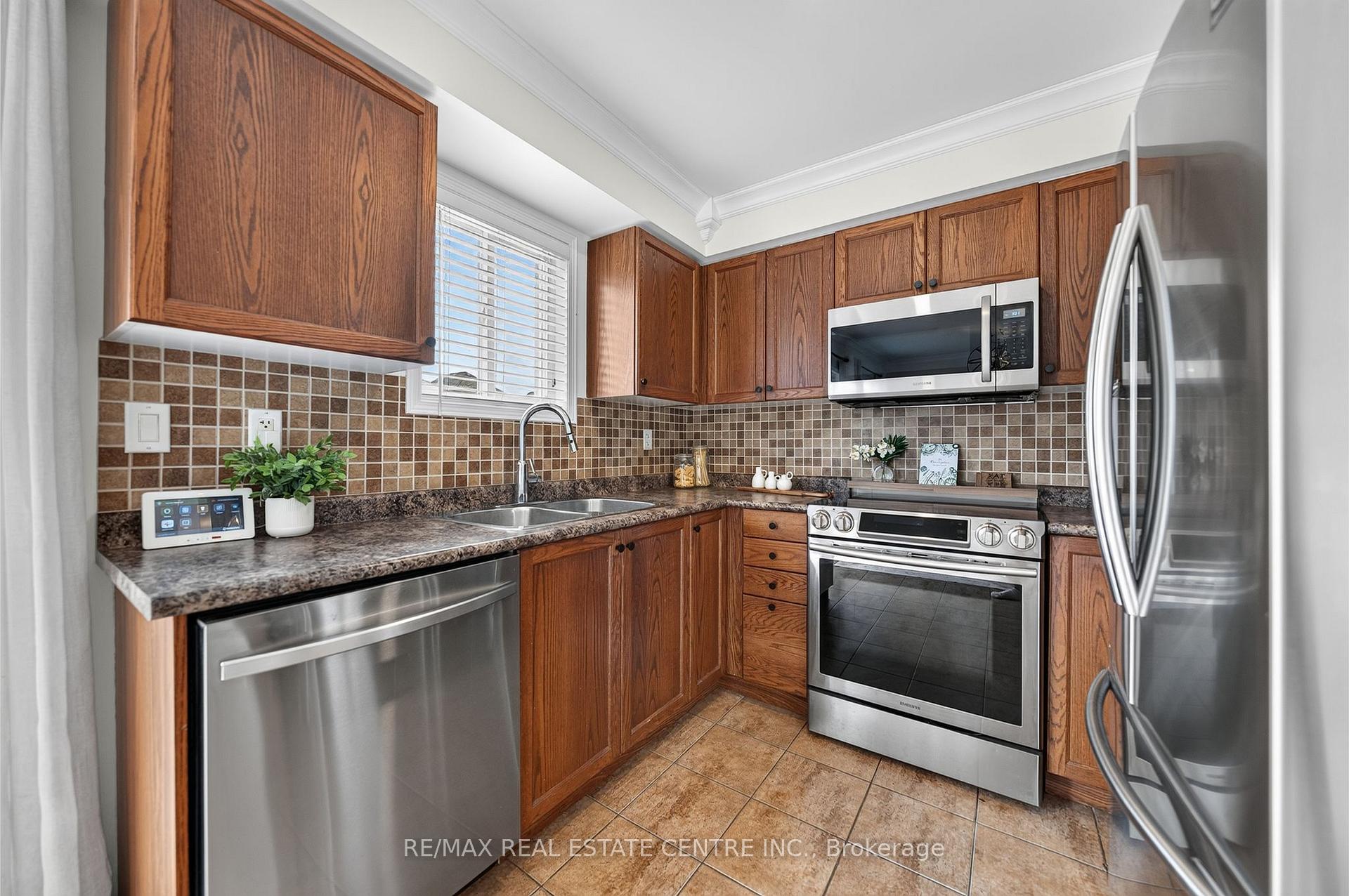 Photo 15 of 59 Yeaman Drive, Cambridge, Christopher-Champlain — HOMEH