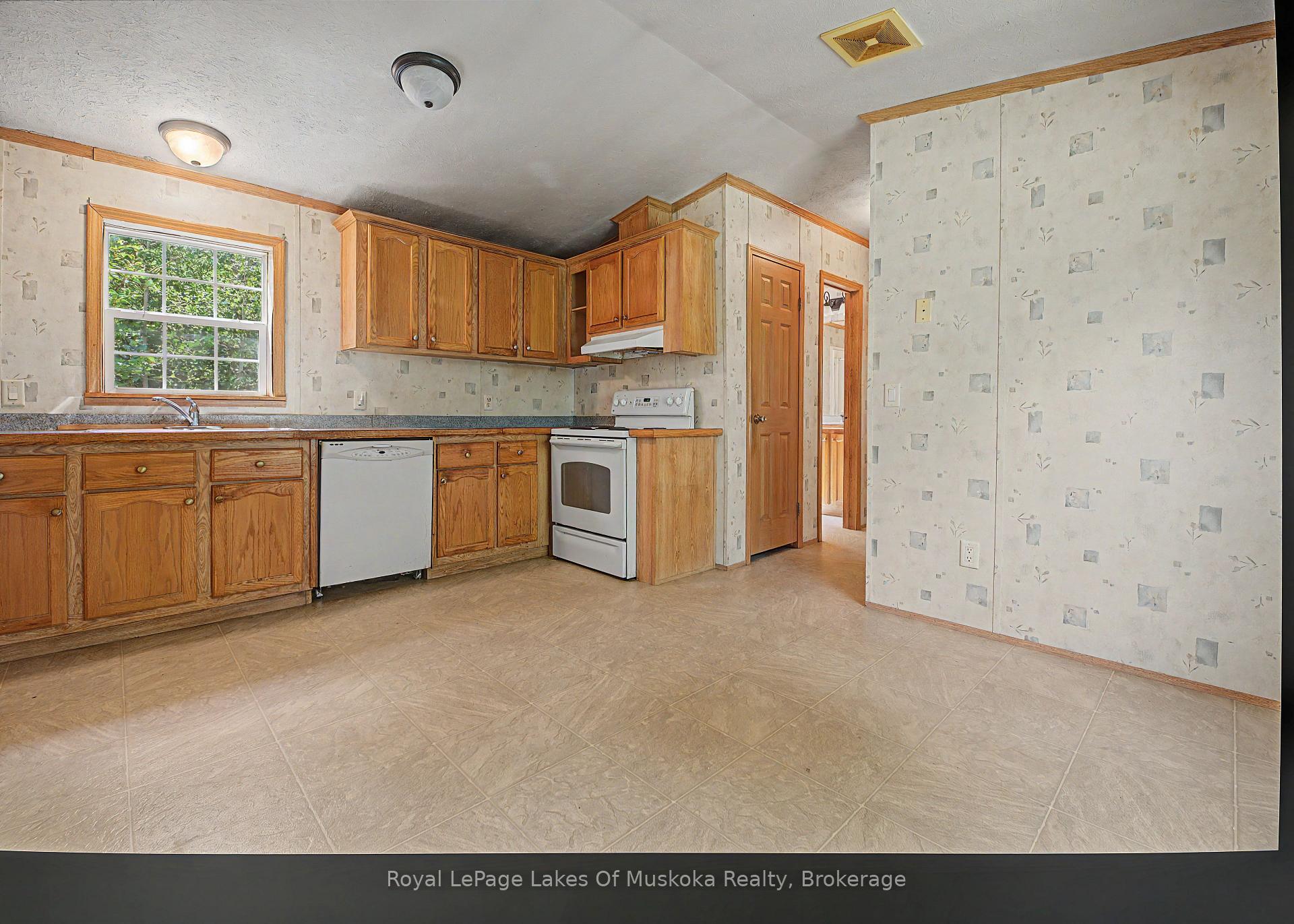 Photo 6 of 726 592 Highway, Perry — HOMEH