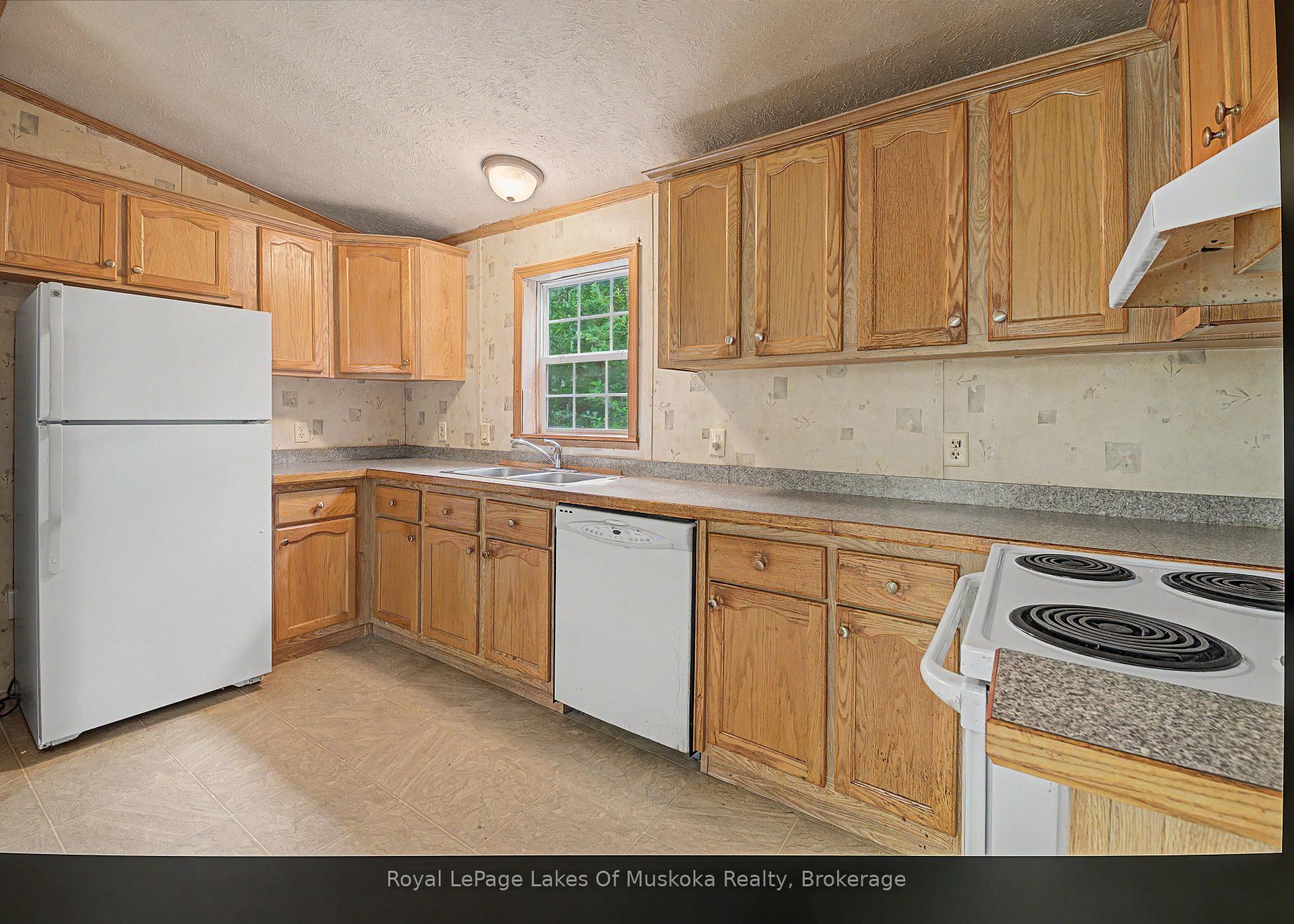 Photo 8 of 726 592 Highway, Perry — HOMEH