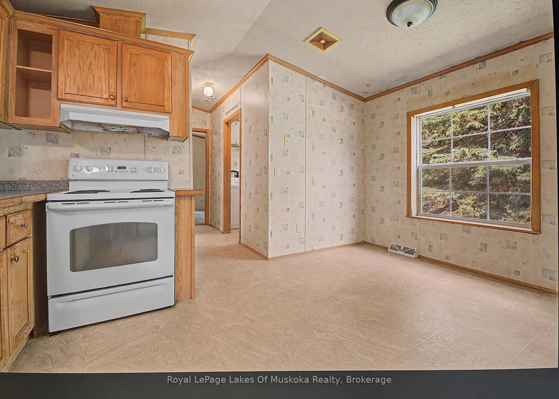 Photo 9 of 726 592 Highway, Perry — HOMEH