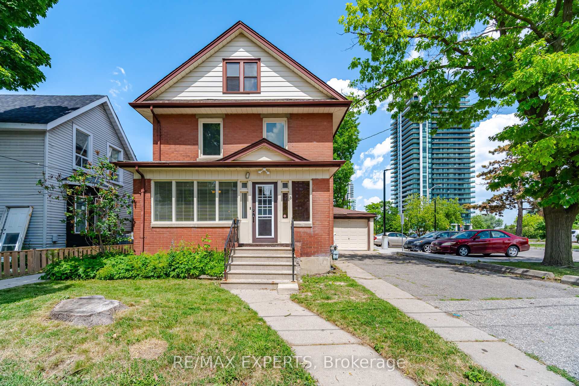 Photo 2 of 3 Maple Avenue, Brampton, Downtown Brampton — HOMEH