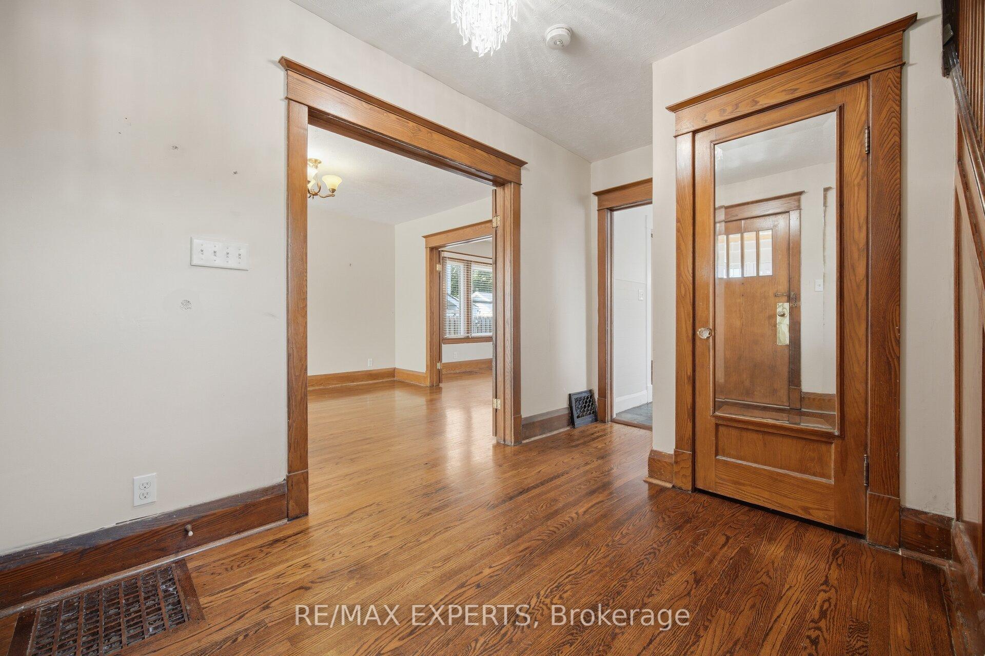 Photo 5 of 3 Maple Avenue, Brampton, Downtown Brampton — HOMEH