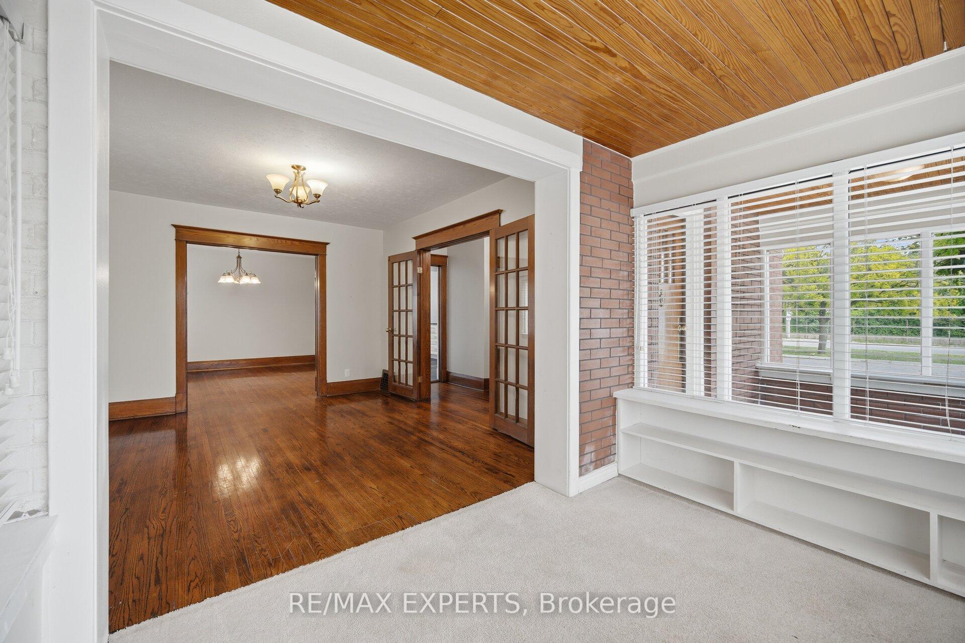 Photo 7 of 3 Maple Avenue, Brampton, Downtown Brampton — HOMEH