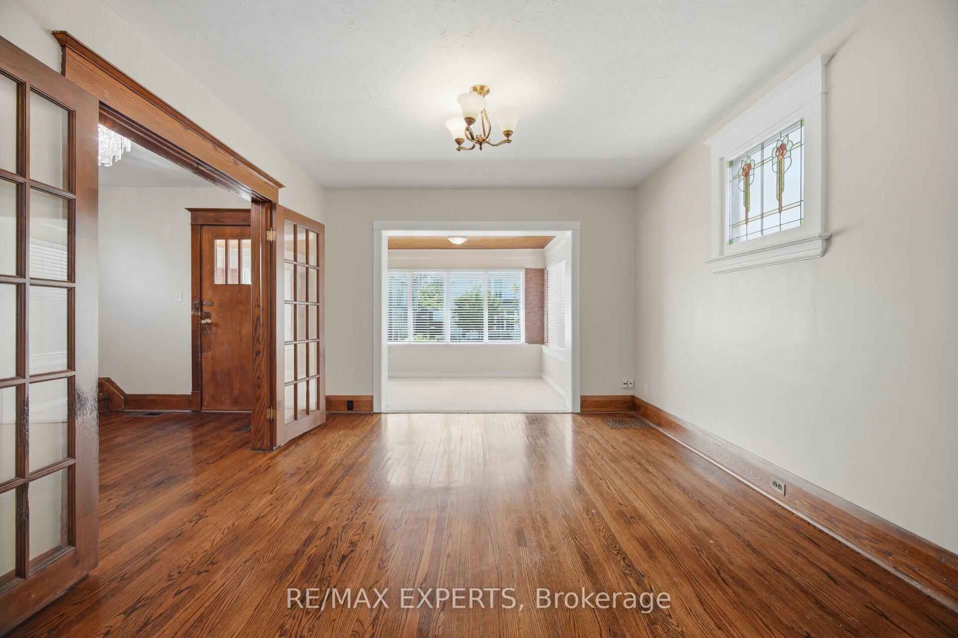 Photo 8 of 3 Maple Avenue, Brampton, Downtown Brampton — HOMEH