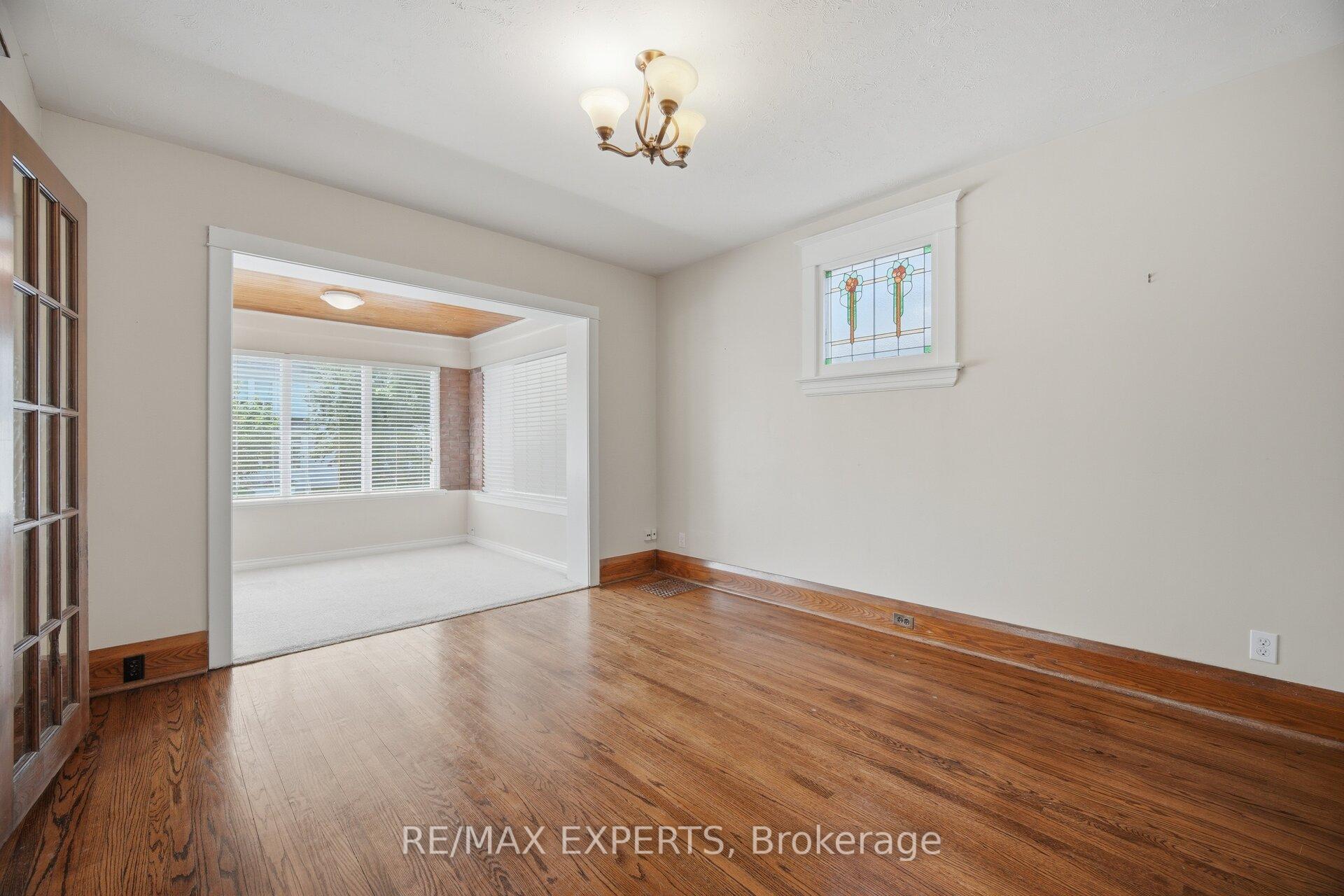 Photo 9 of 3 Maple Avenue, Brampton, Downtown Brampton — HOMEH