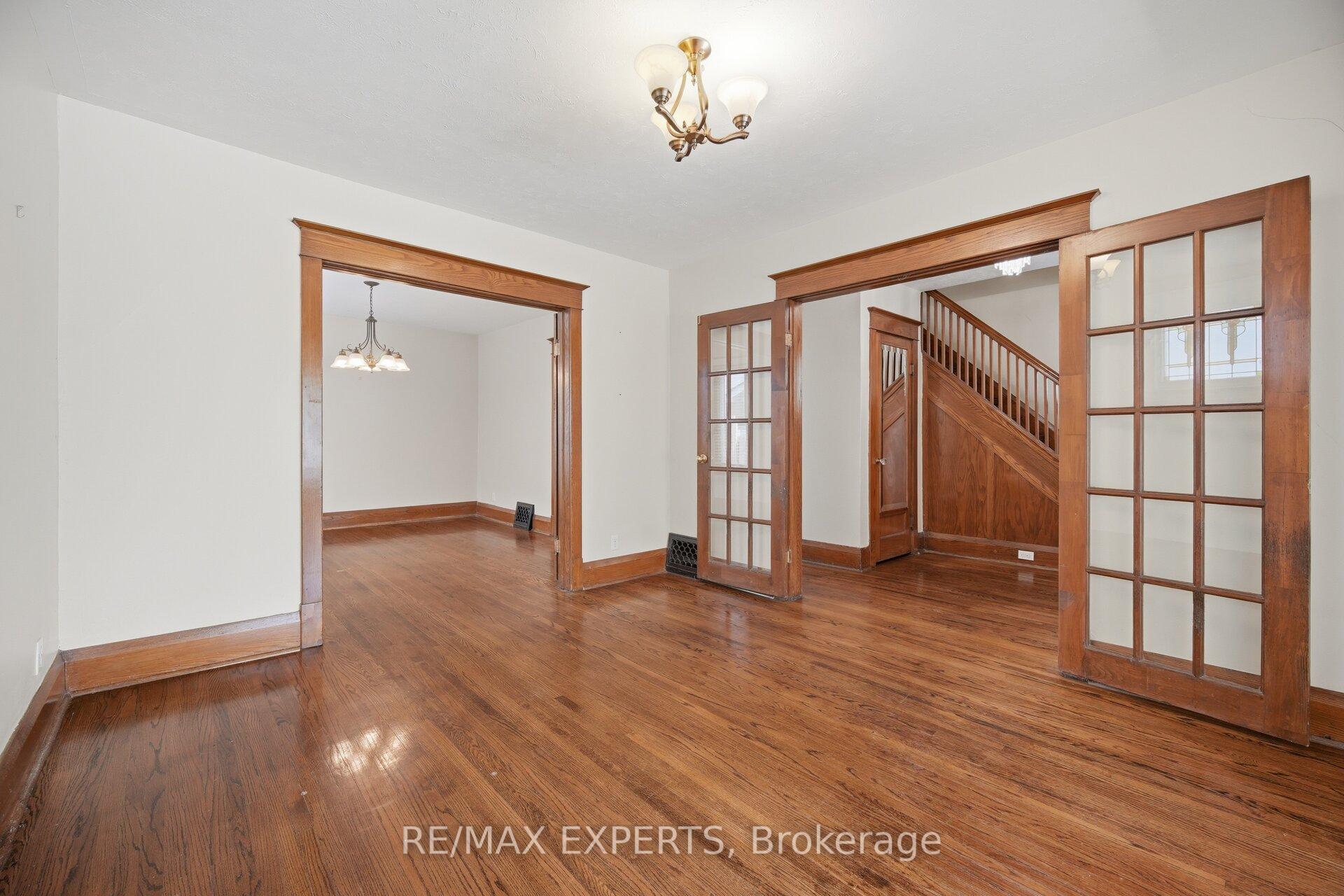 Photo 10 of 3 Maple Avenue, Brampton, Downtown Brampton — HOMEH