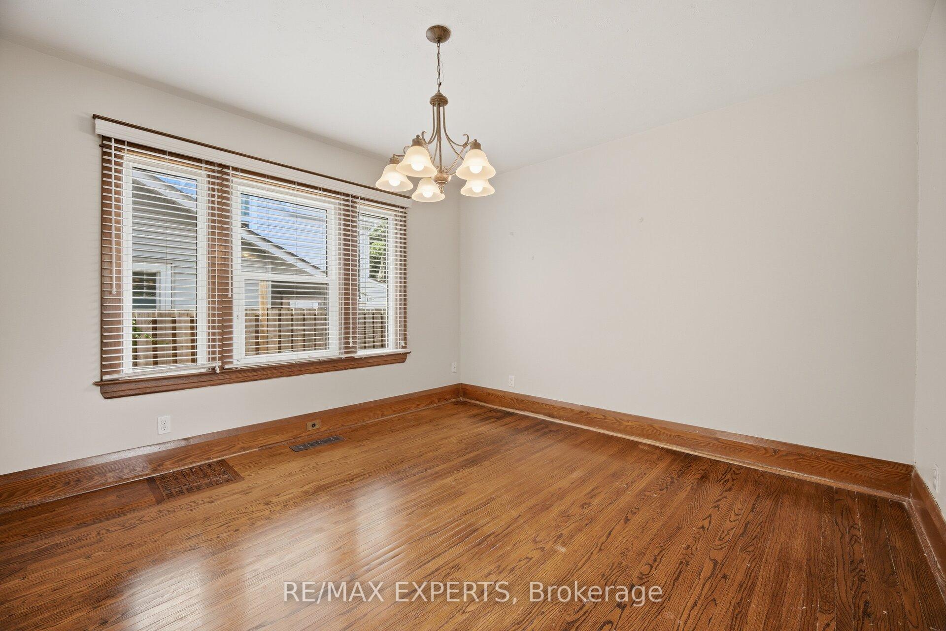 Photo 11 of 3 Maple Avenue, Brampton, Downtown Brampton — HOMEH