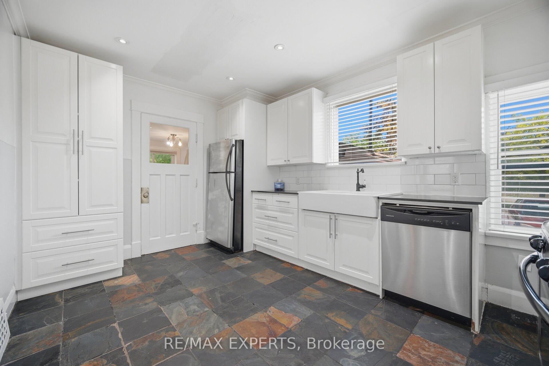 Photo 12 of 3 Maple Avenue, Brampton, Downtown Brampton — HOMEH
