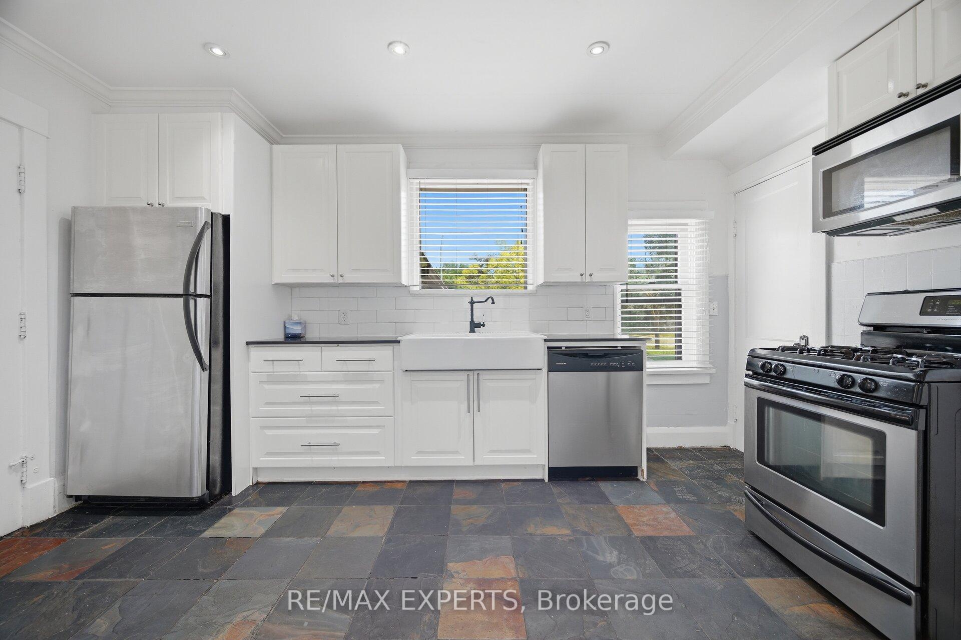 Photo 13 of 3 Maple Avenue, Brampton, Downtown Brampton — HOMEH