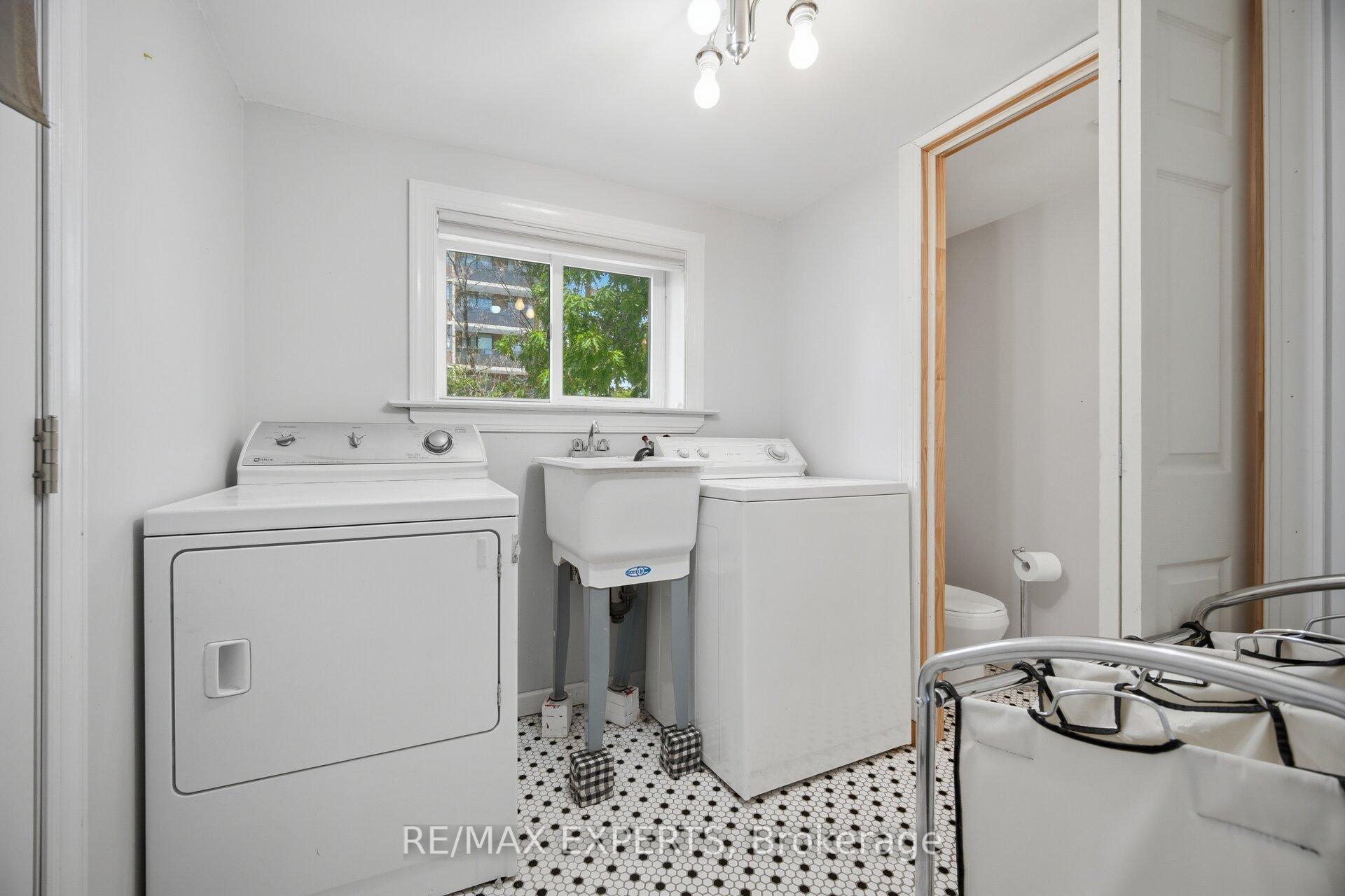 Photo 16 of 3 Maple Avenue, Brampton, Downtown Brampton — HOMEH