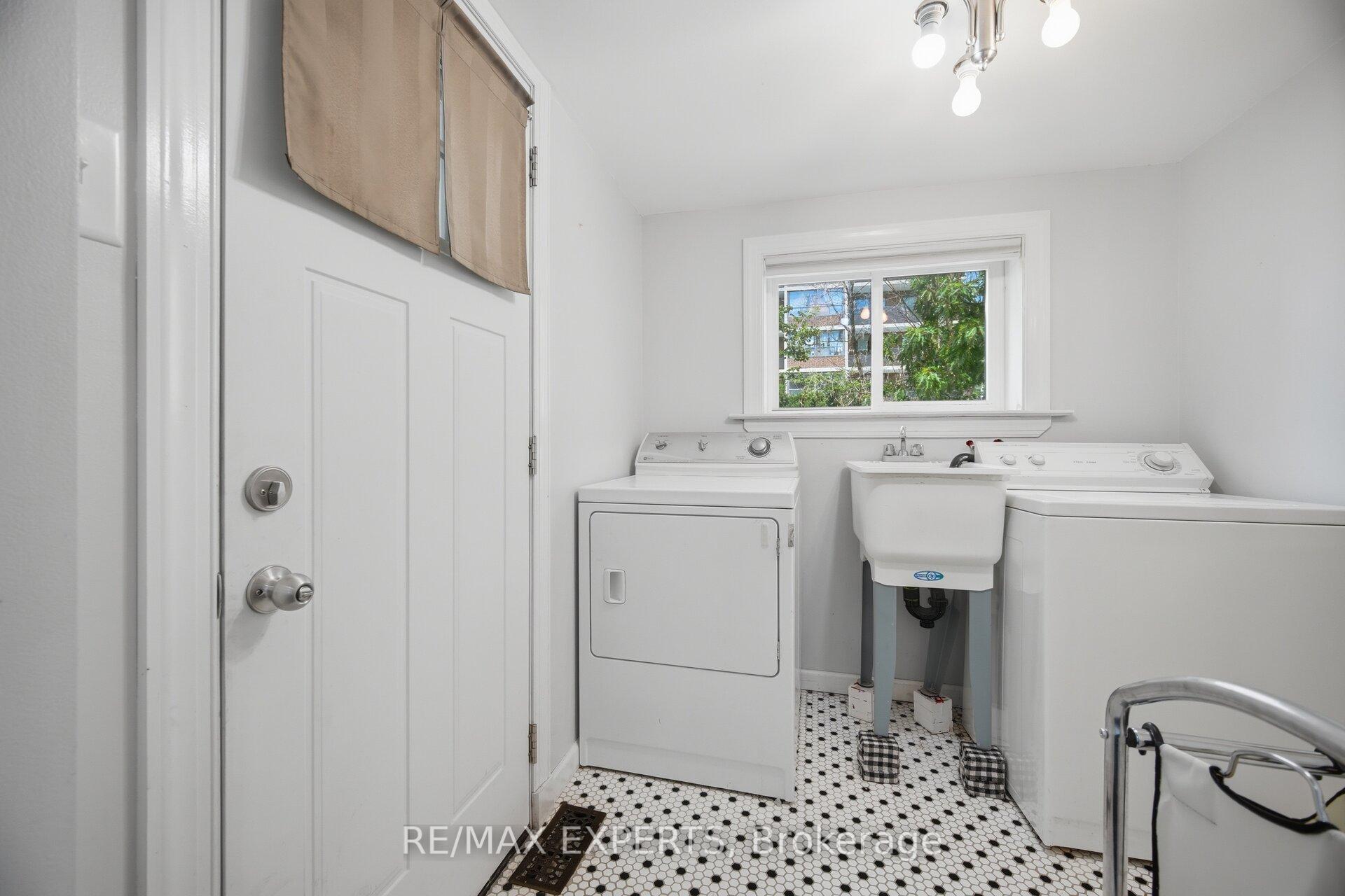 Photo 17 of 3 Maple Avenue, Brampton, Downtown Brampton — HOMEH