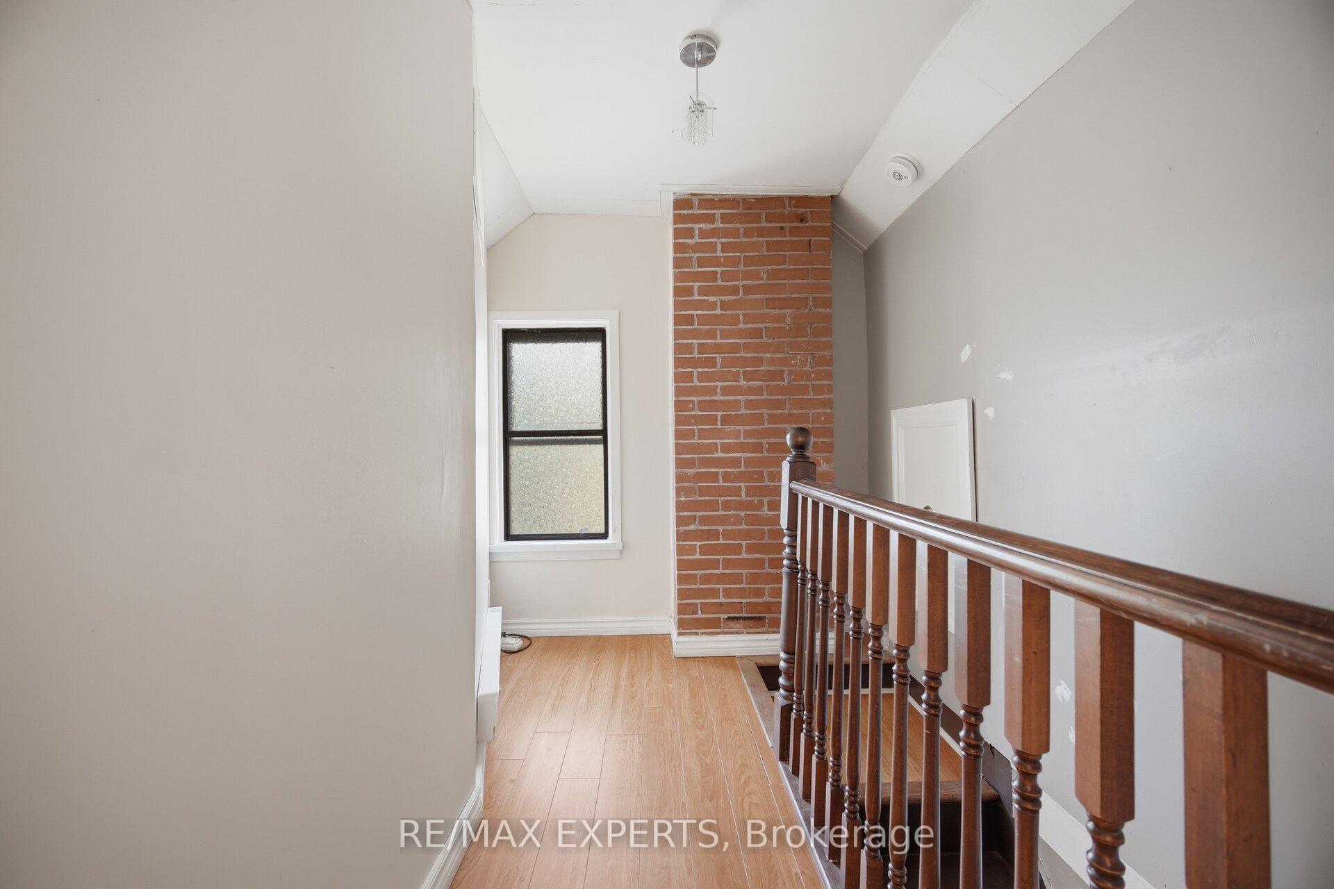 Photo 19 of 3 Maple Avenue, Brampton, Downtown Brampton — HOMEH