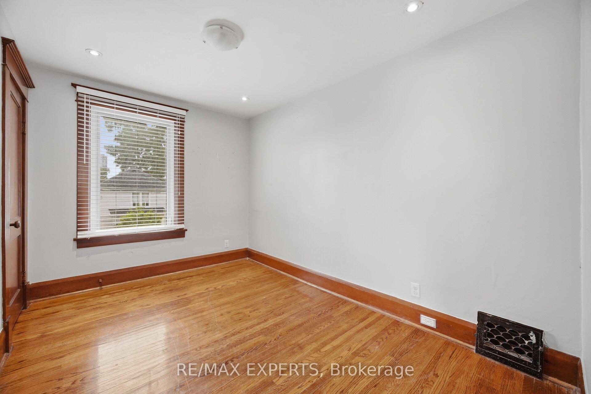 Photo 23 of 3 Maple Avenue, Brampton, Downtown Brampton — HOMEH