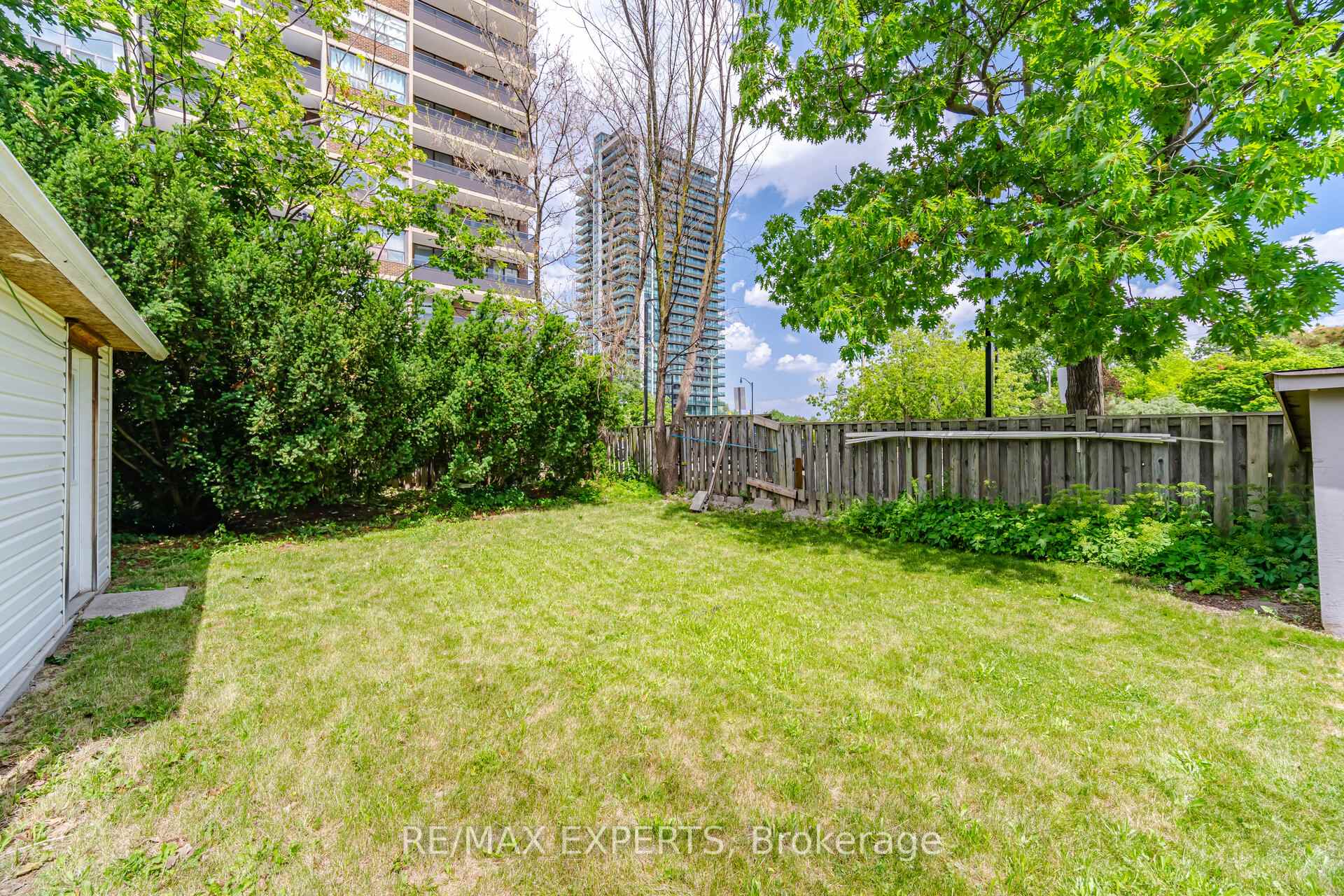 Photo 40 of 3 Maple Avenue, Brampton, Downtown Brampton — HOMEH