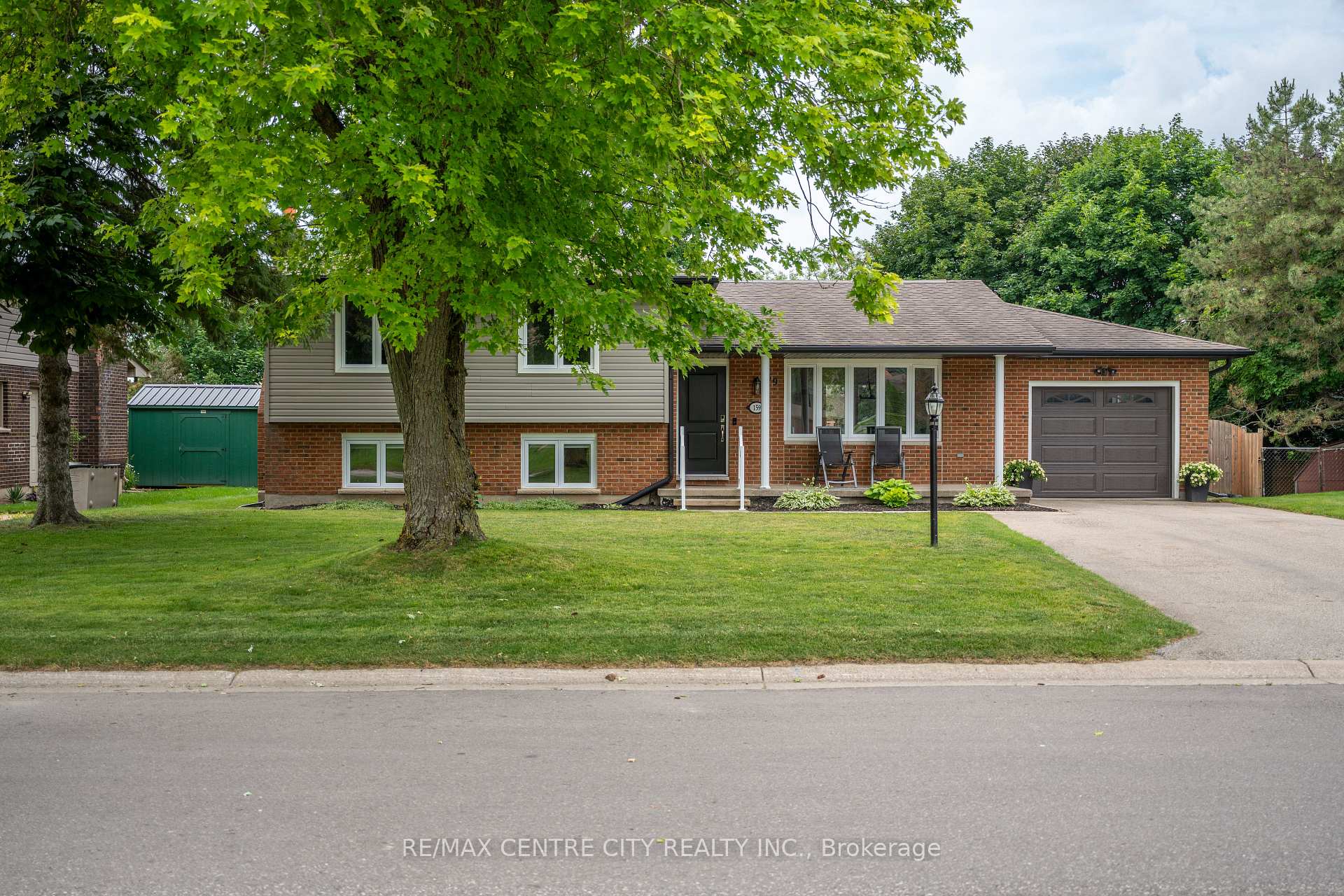 Photo 2 of 159 Sherwood Crescent, Thames Centre, Dorchester — HOMEH