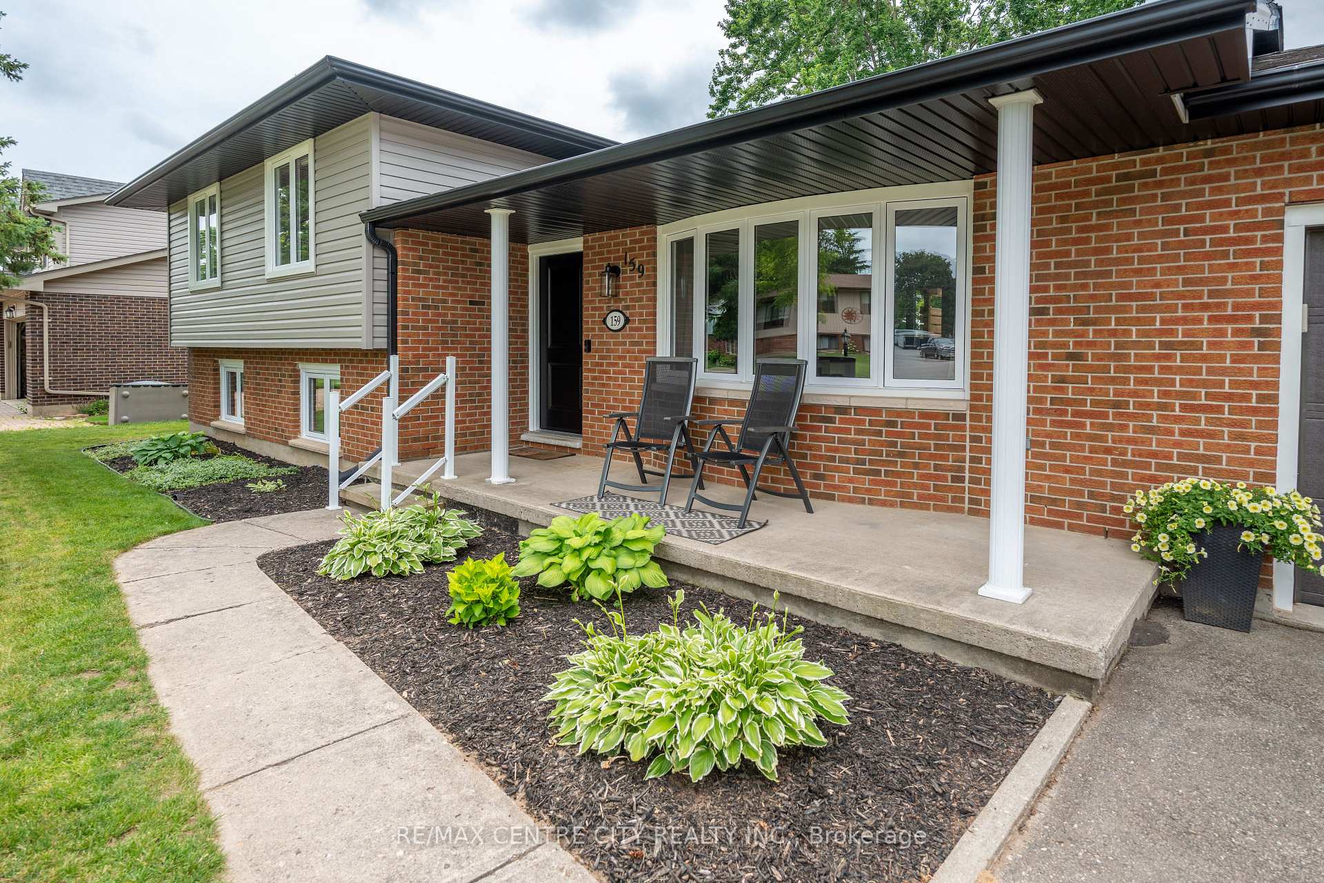 Photo 4 of 159 Sherwood Crescent, Thames Centre, Dorchester — HOMEH
