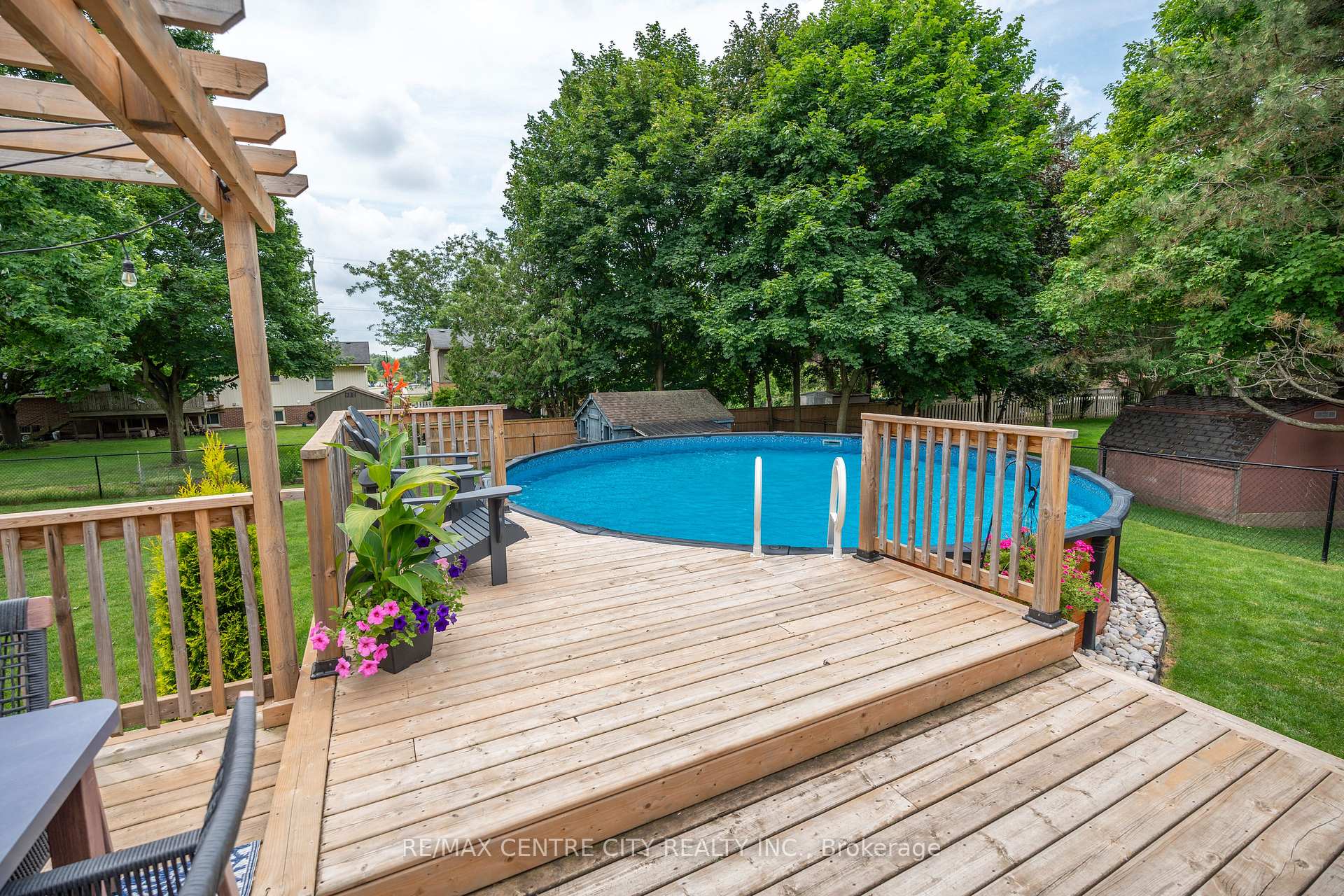 Photo 5 of 159 Sherwood Crescent, Thames Centre, Dorchester — HOMEH