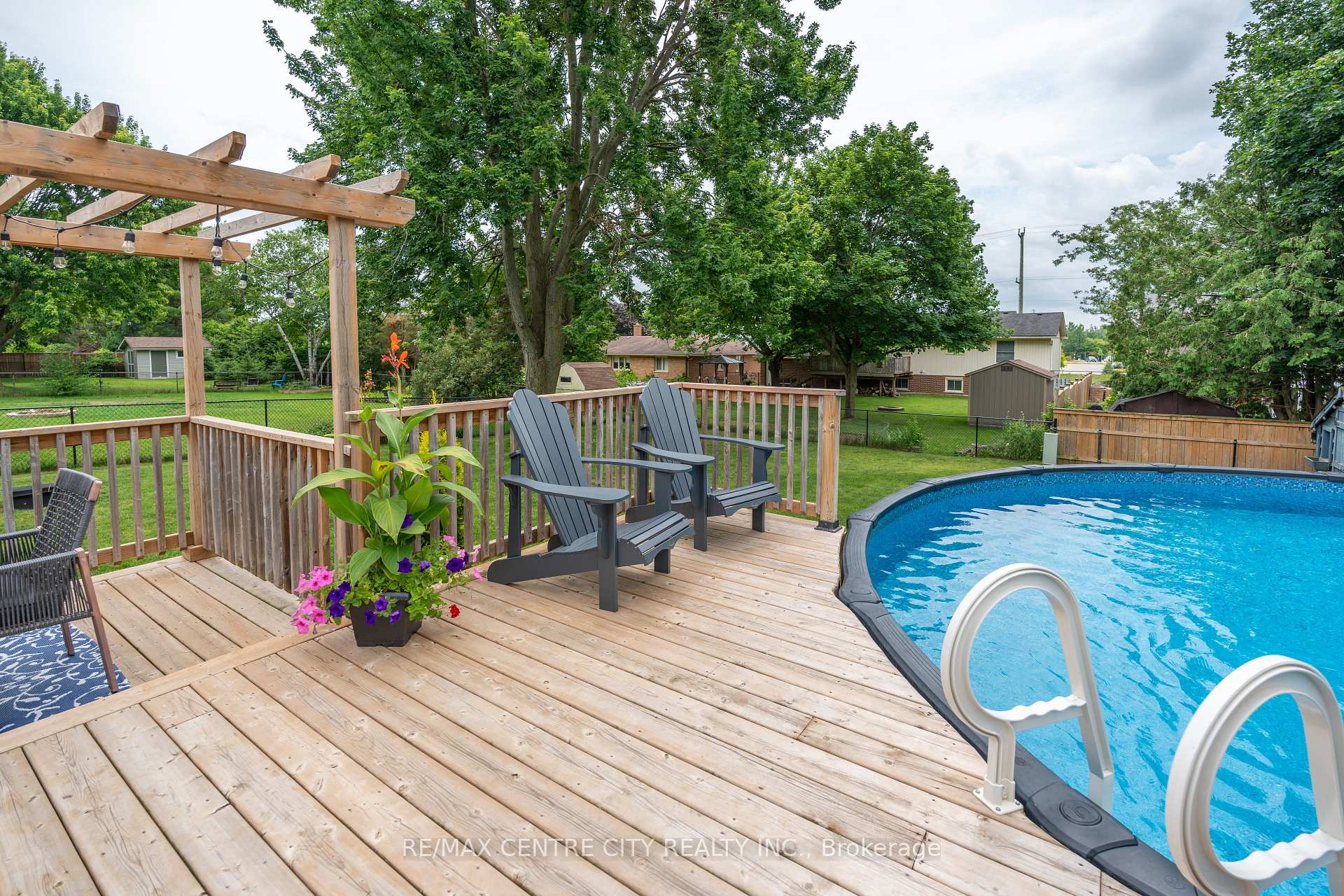 Photo 6 of 159 Sherwood Crescent, Thames Centre, Dorchester — HOMEH