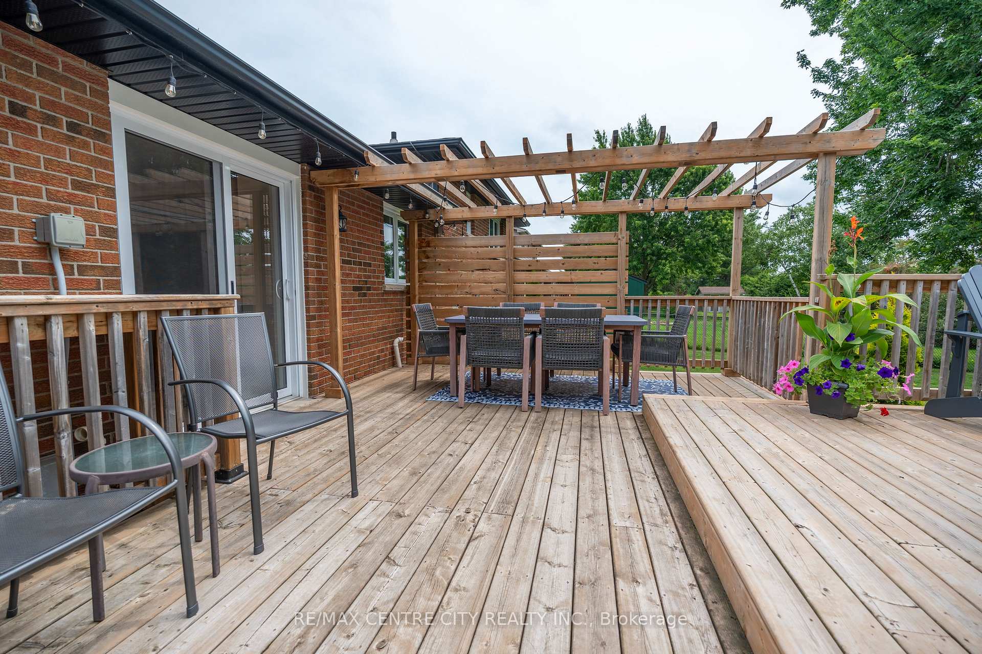 Photo 7 of 159 Sherwood Crescent, Thames Centre, Dorchester — HOMEH