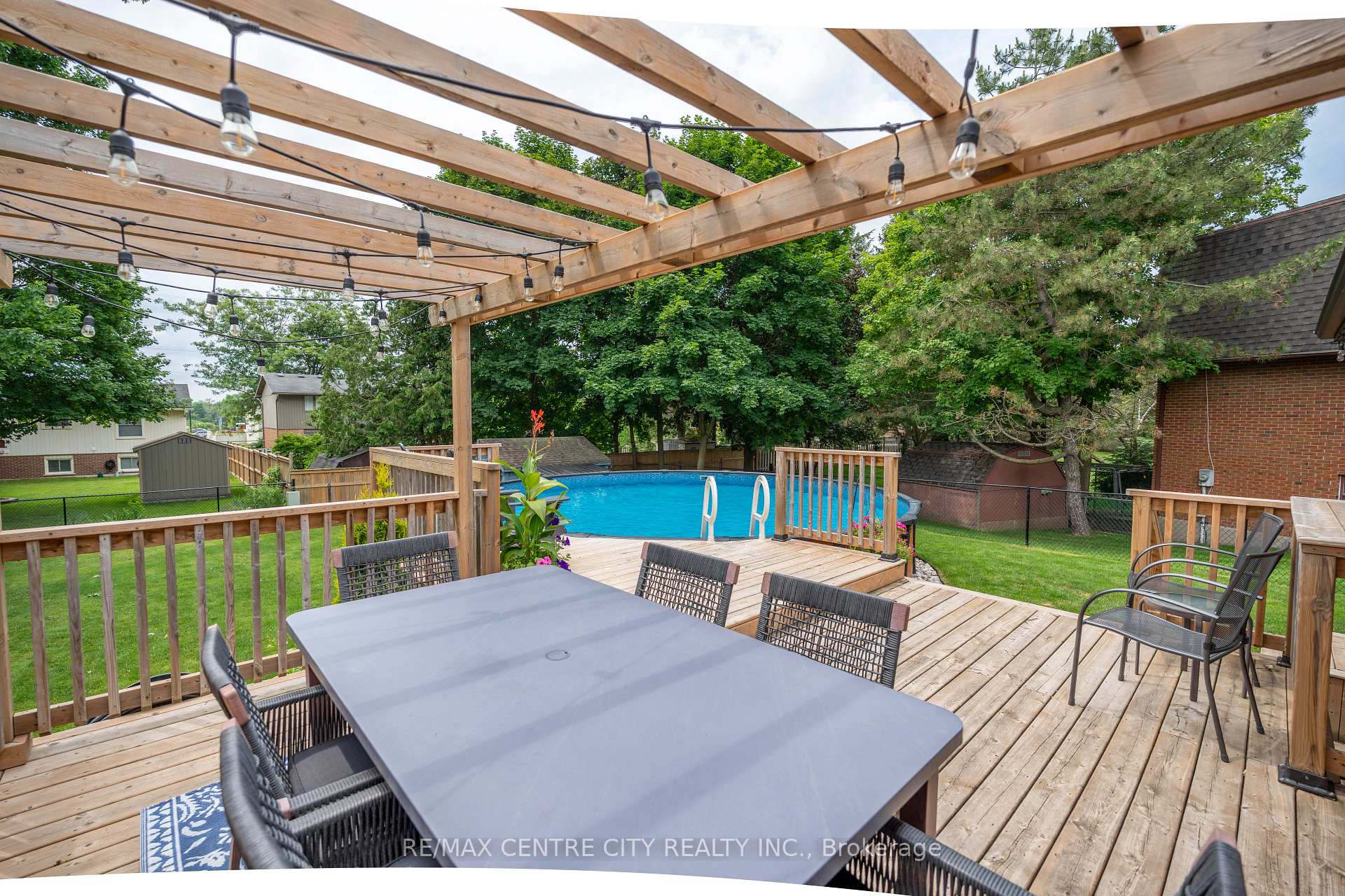 Photo 9 of 159 Sherwood Crescent, Thames Centre, Dorchester — HOMEH