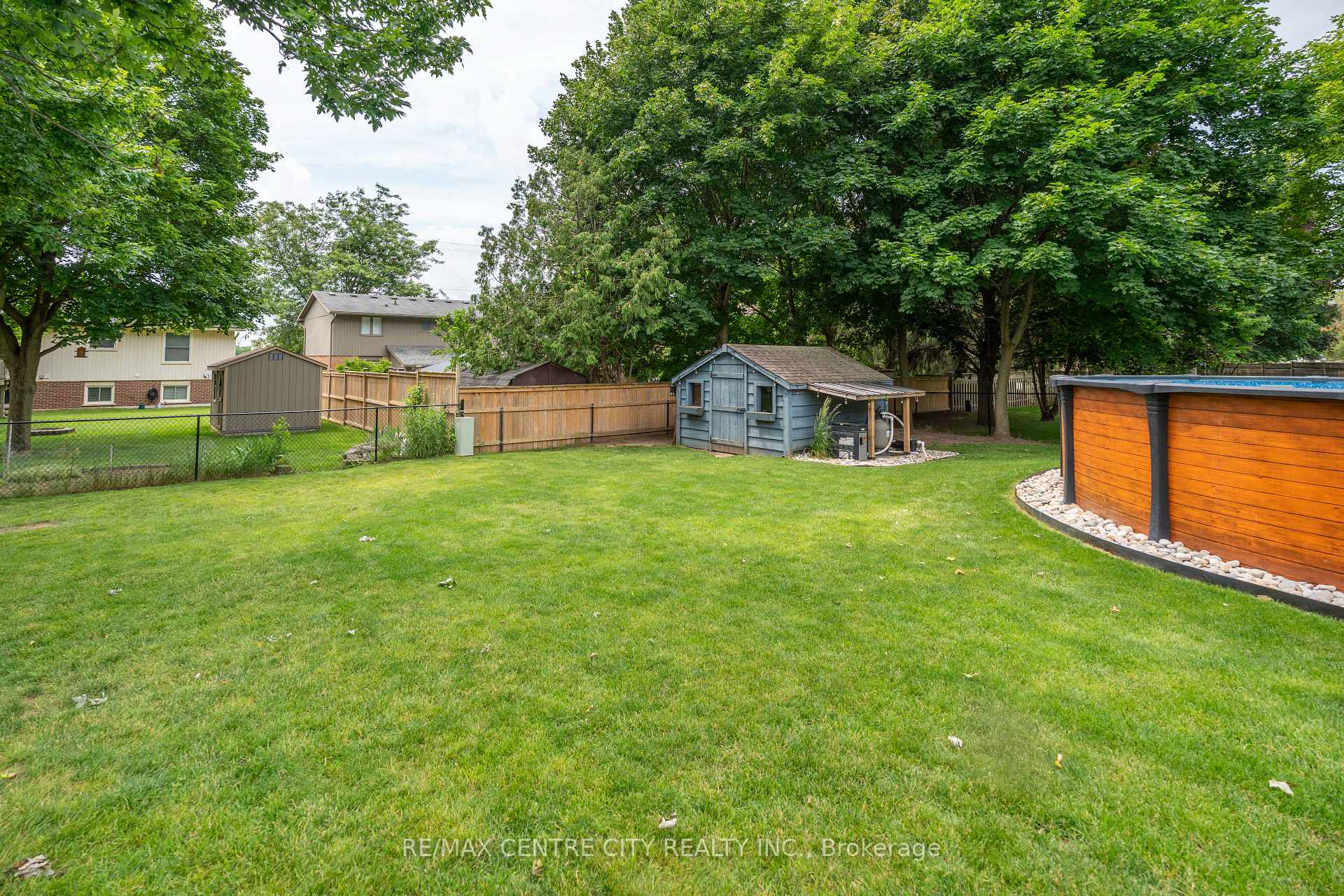 Photo 11 of 159 Sherwood Crescent, Thames Centre, Dorchester — HOMEH