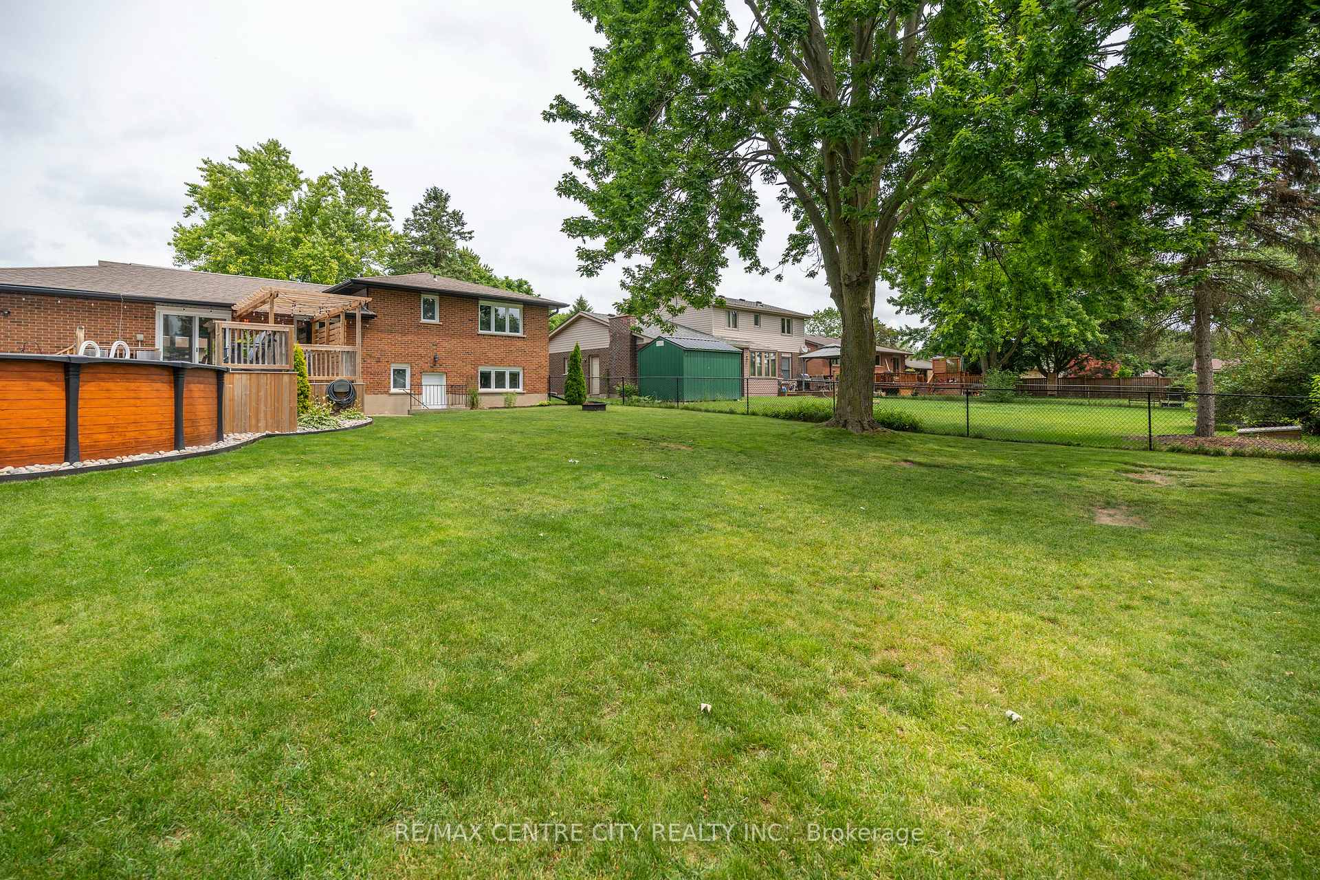 Photo 13 of 159 Sherwood Crescent, Thames Centre, Dorchester — HOMEH