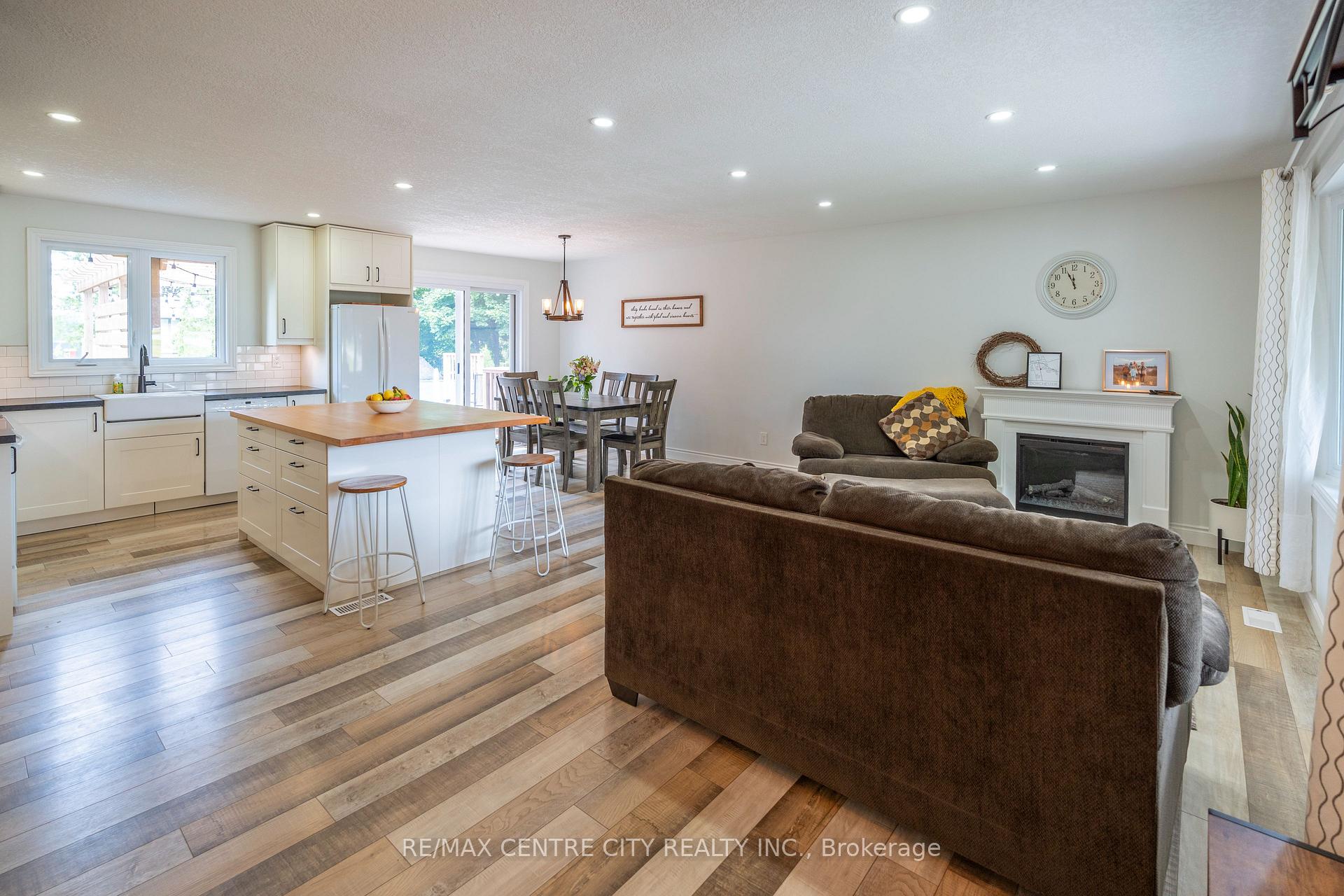 Photo 15 of 159 Sherwood Crescent, Thames Centre, Dorchester — HOMEH