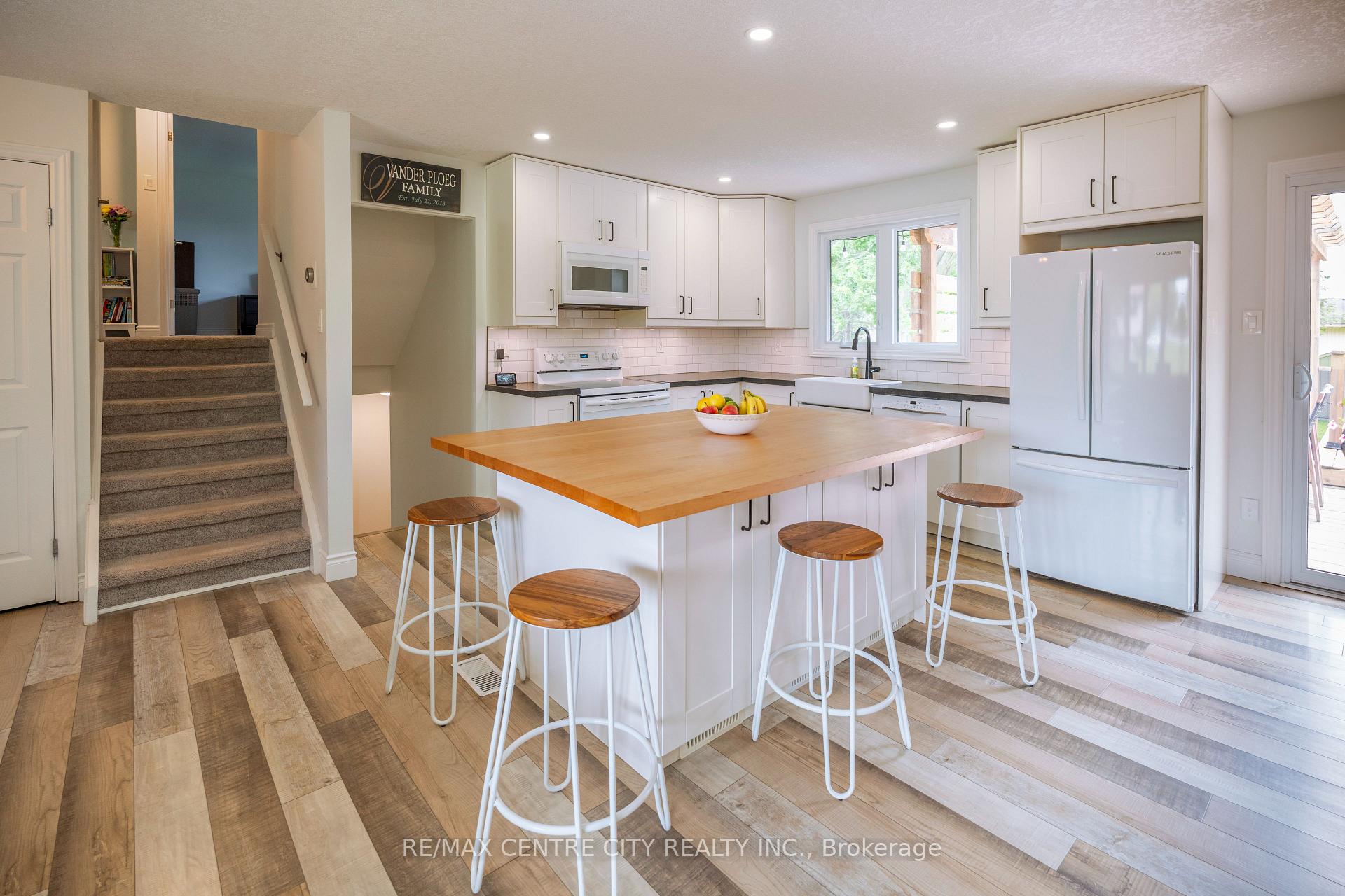 Photo 16 of 159 Sherwood Crescent, Thames Centre, Dorchester — HOMEH