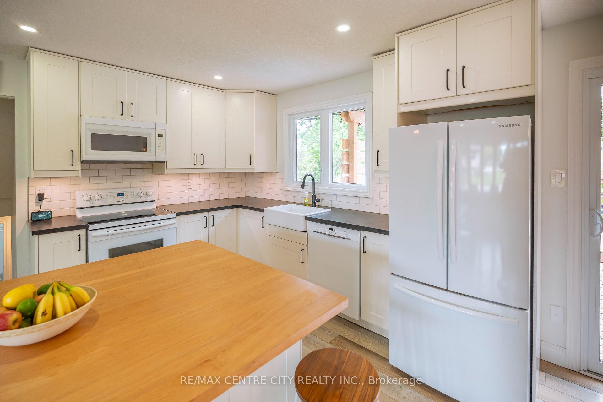 Photo 17 of 159 Sherwood Crescent, Thames Centre, Dorchester — HOMEH