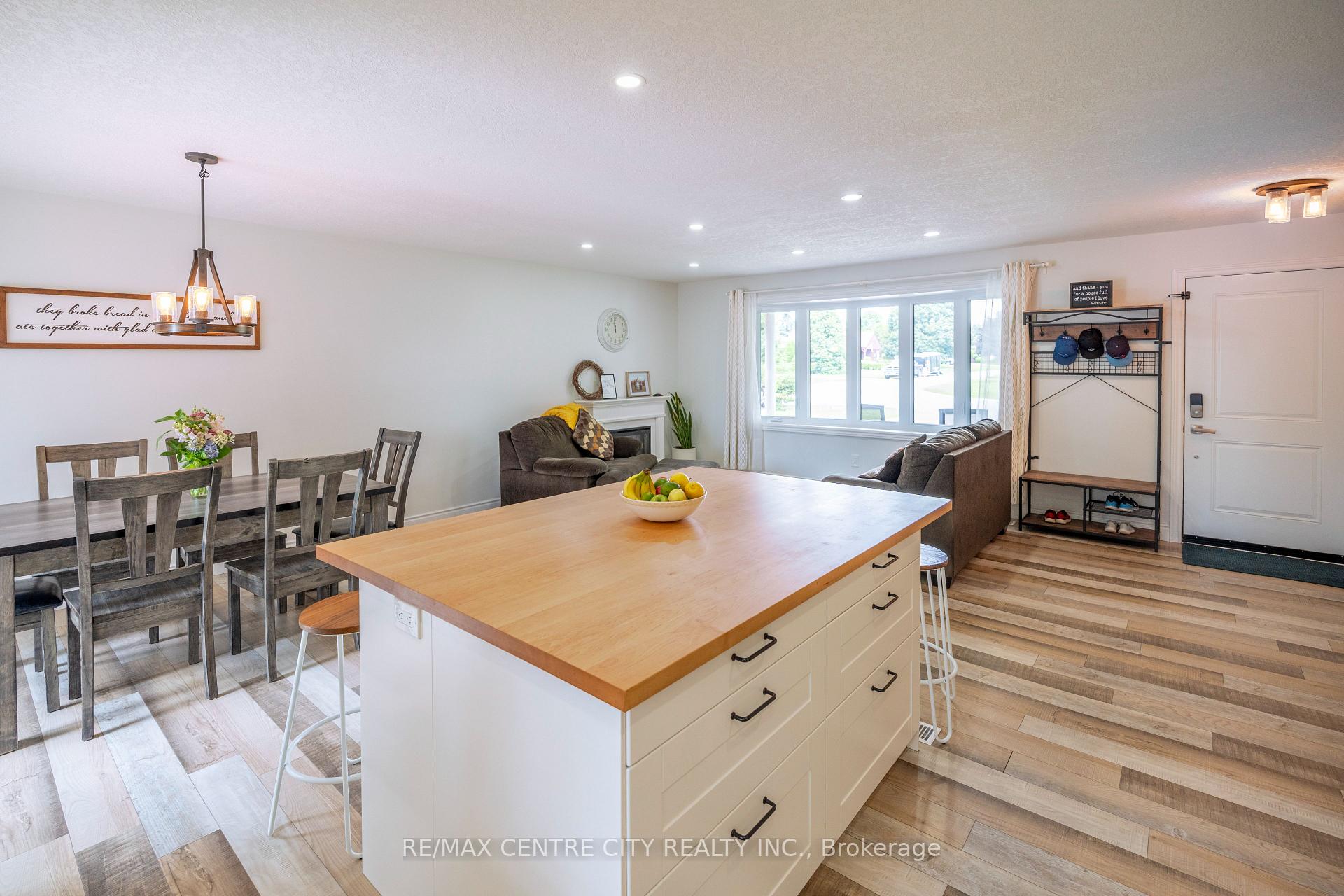 Photo 18 of 159 Sherwood Crescent, Thames Centre, Dorchester — HOMEH