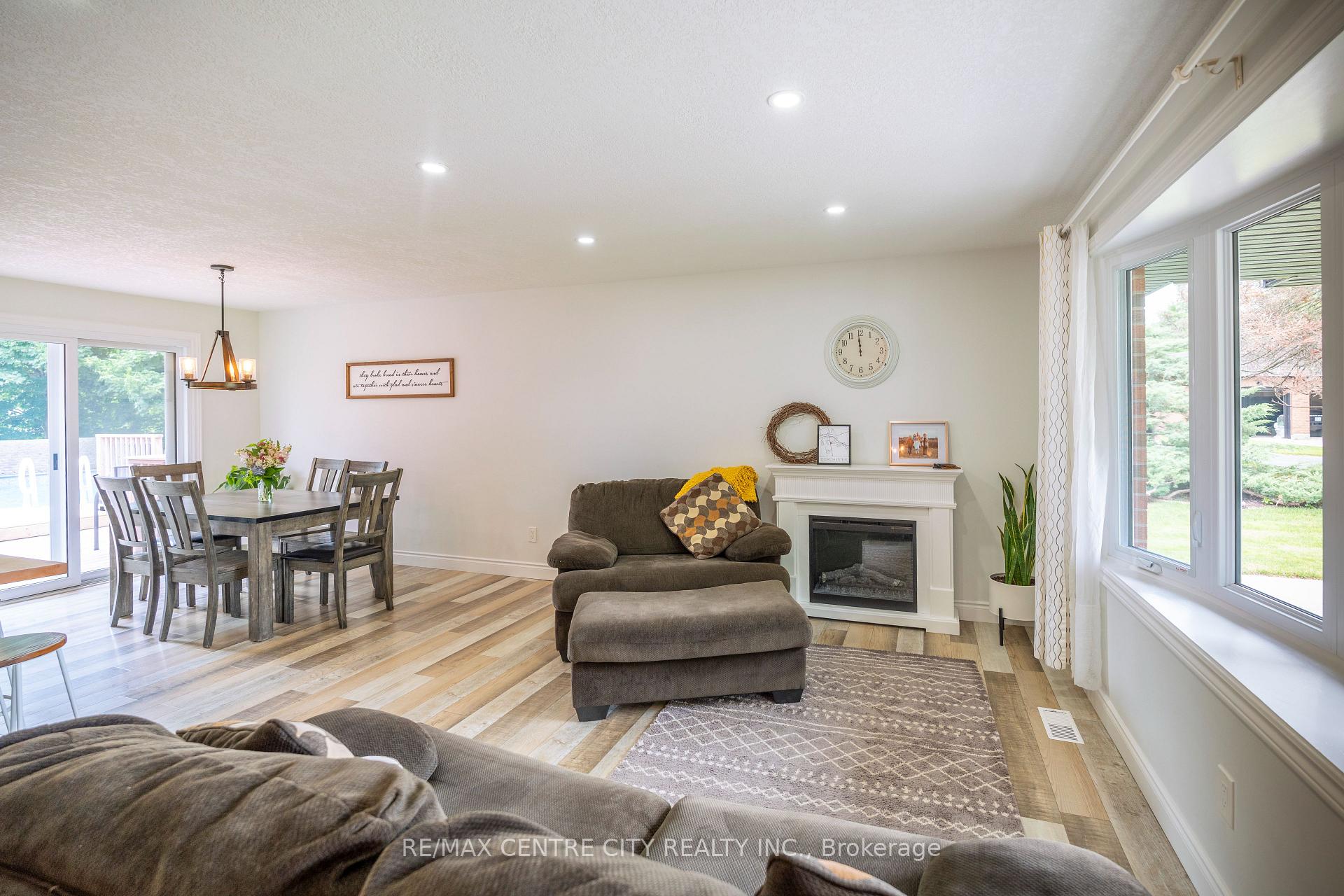Photo 20 of 159 Sherwood Crescent, Thames Centre, Dorchester — HOMEH
