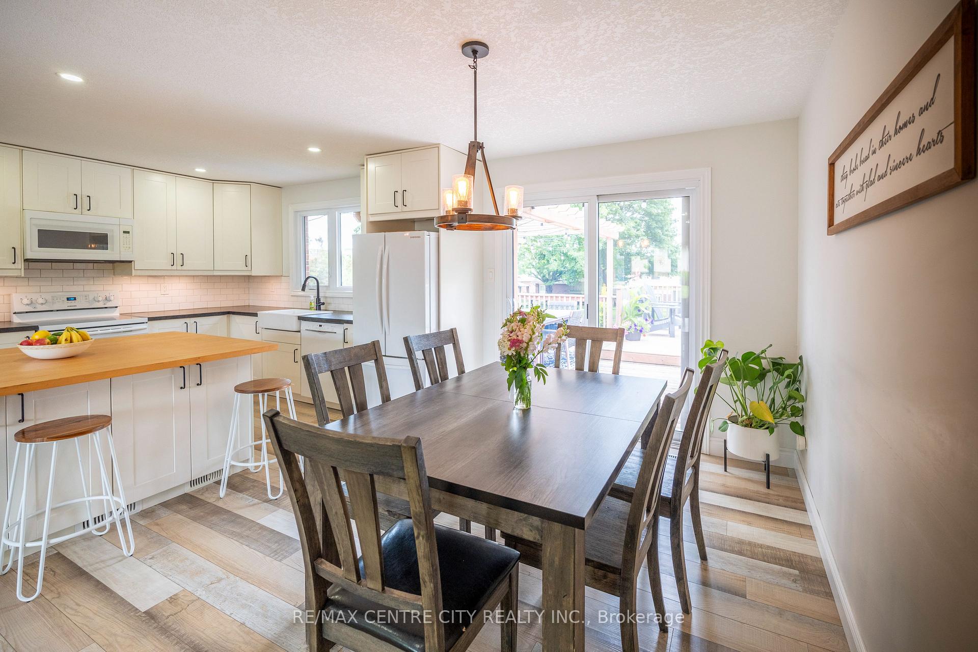 Photo 21 of 159 Sherwood Crescent, Thames Centre, Dorchester — HOMEH