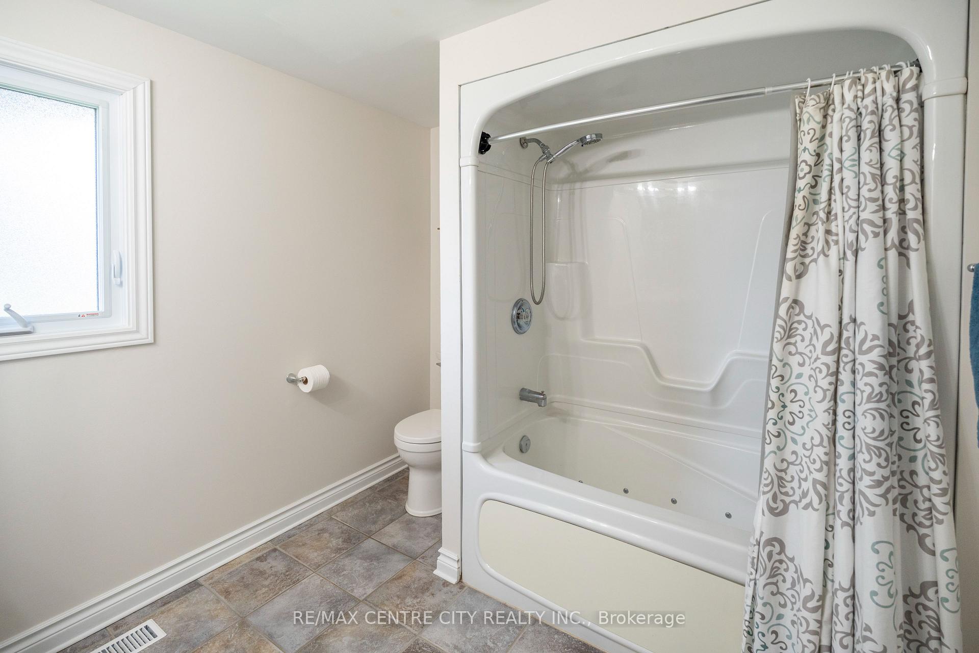 Photo 33 of 159 Sherwood Crescent, Thames Centre, Dorchester — HOMEH