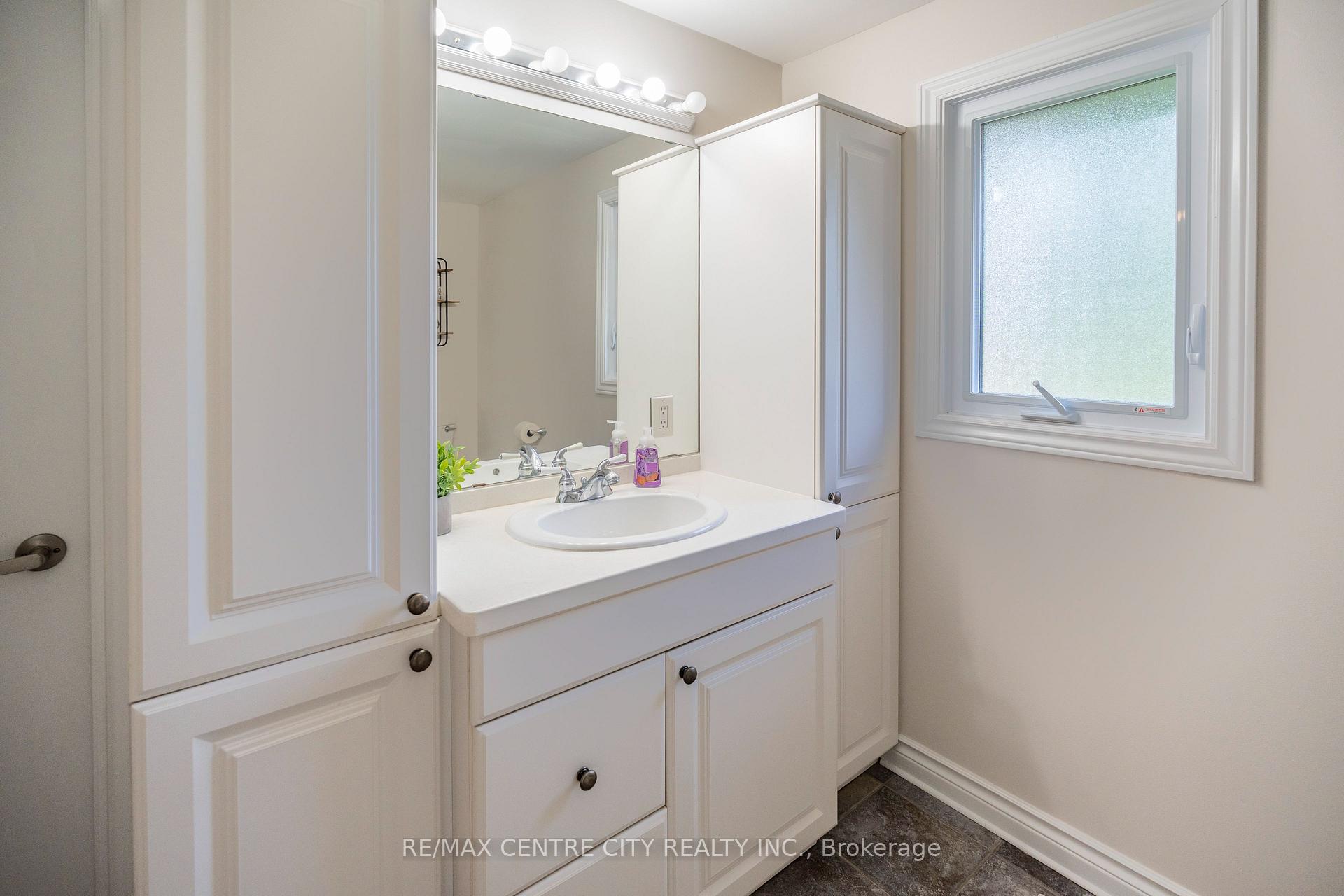 Photo 34 of 159 Sherwood Crescent, Thames Centre, Dorchester — HOMEH