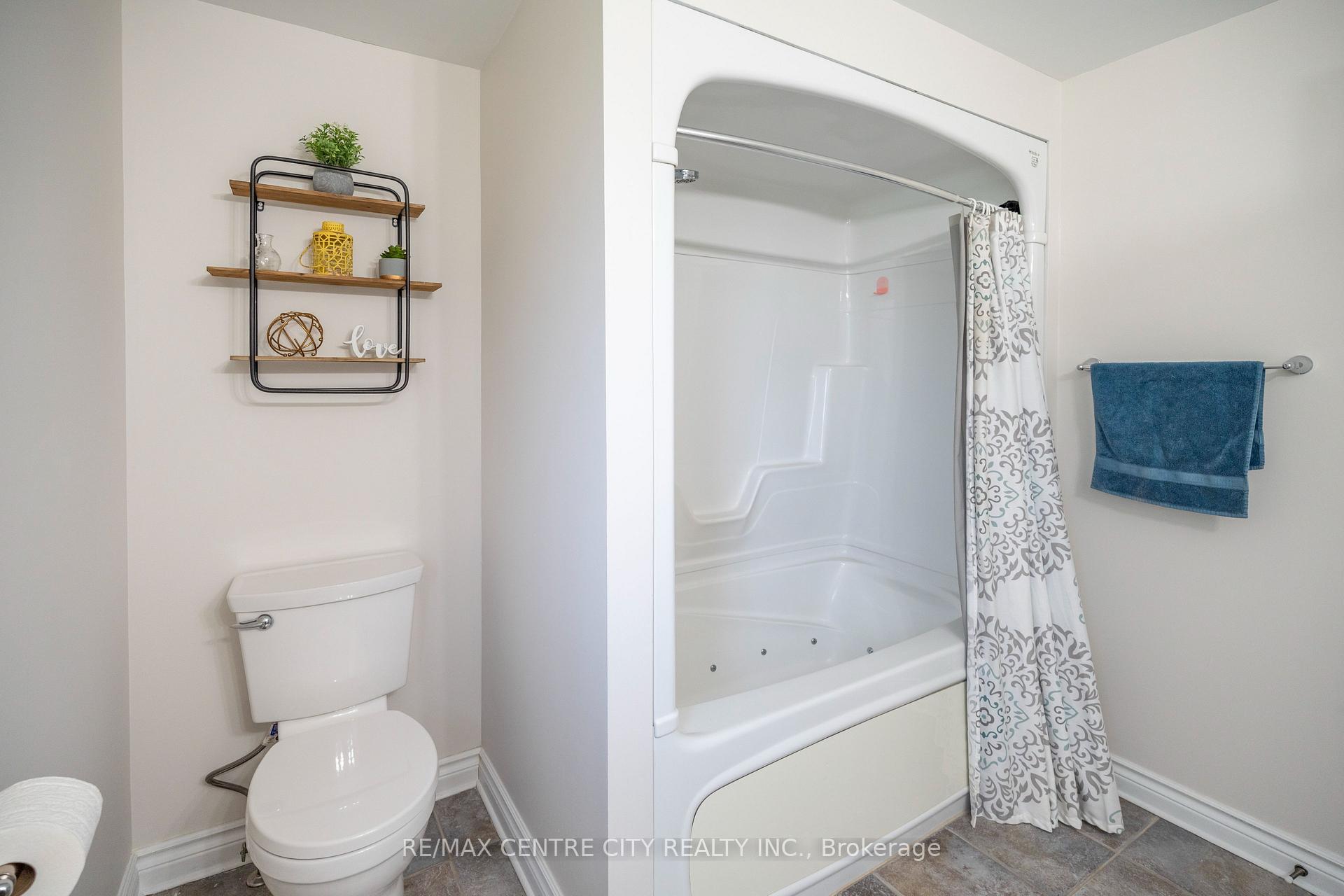 Photo 35 of 159 Sherwood Crescent, Thames Centre, Dorchester — HOMEH