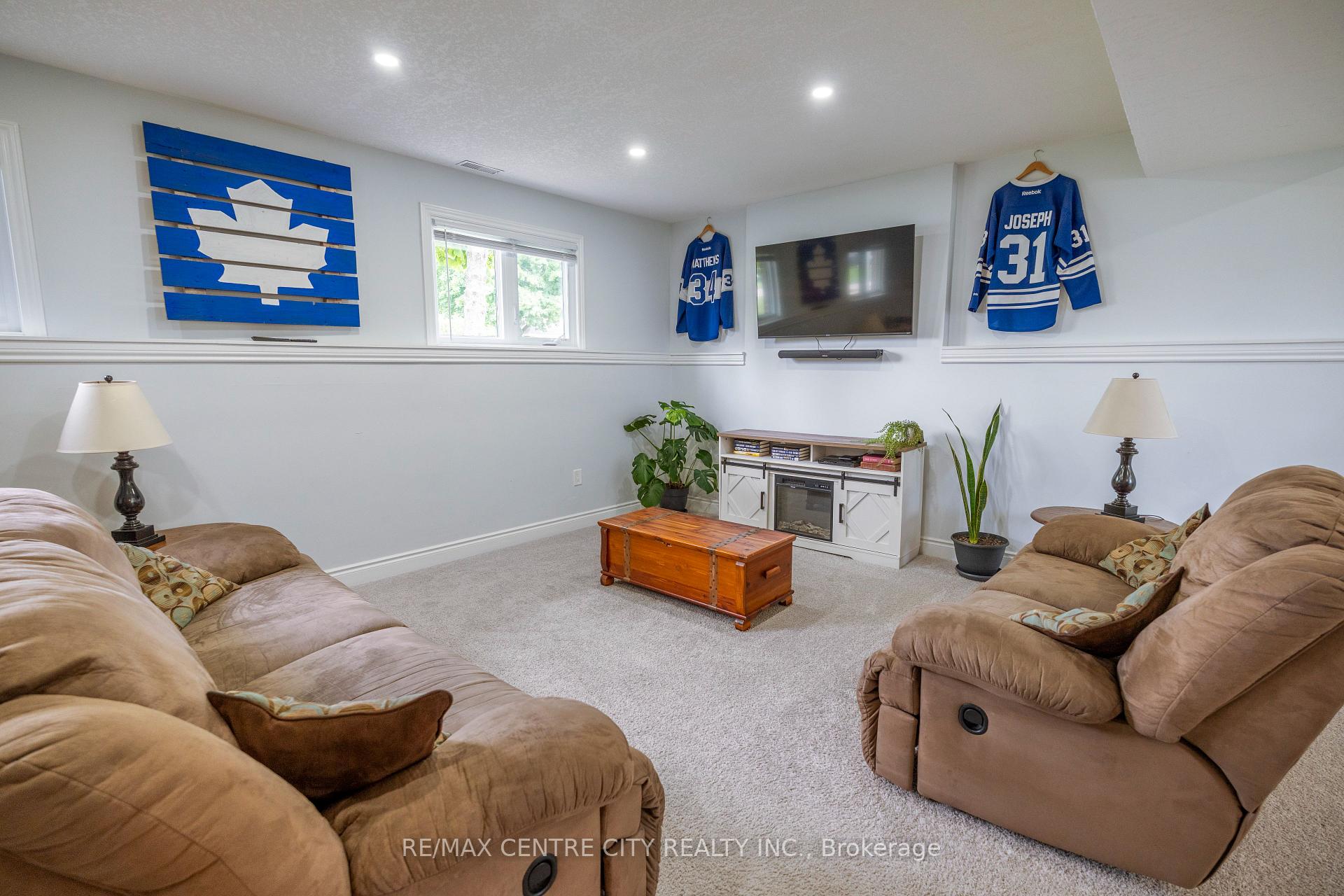 Photo 36 of 159 Sherwood Crescent, Thames Centre, Dorchester — HOMEH