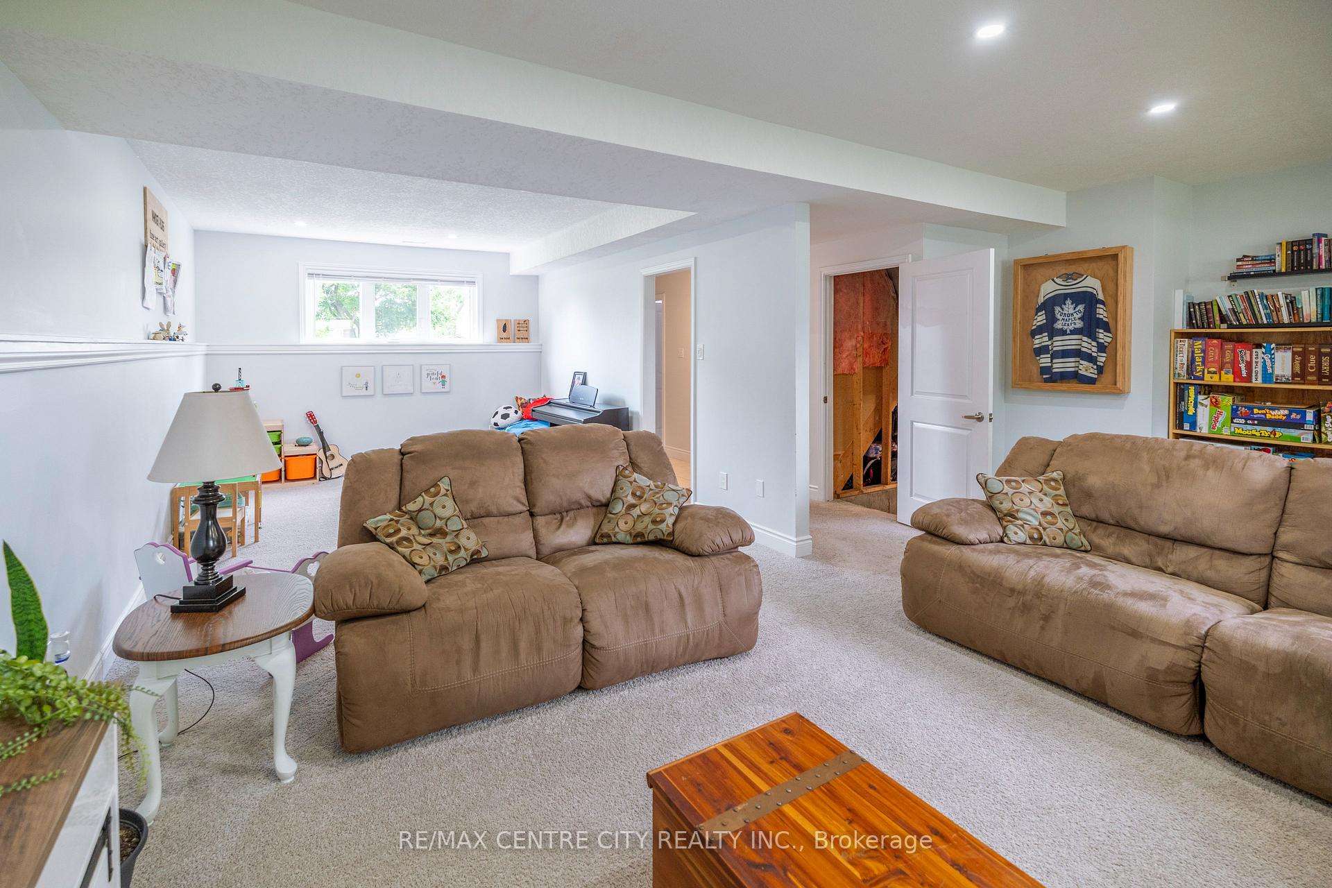 Photo 37 of 159 Sherwood Crescent, Thames Centre, Dorchester — HOMEH