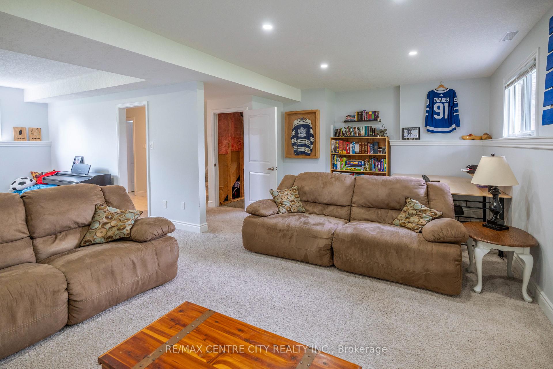 Photo 38 of 159 Sherwood Crescent, Thames Centre, Dorchester — HOMEH