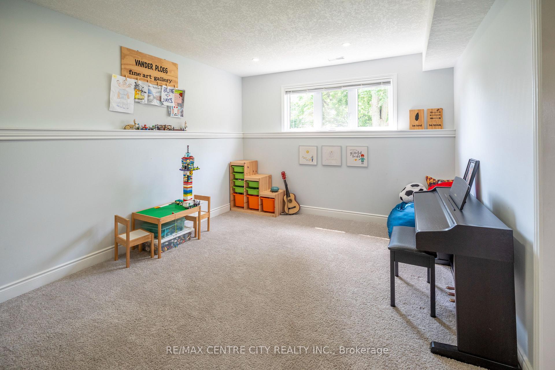 Photo 42 of 159 Sherwood Crescent, Thames Centre, Dorchester — HOMEH